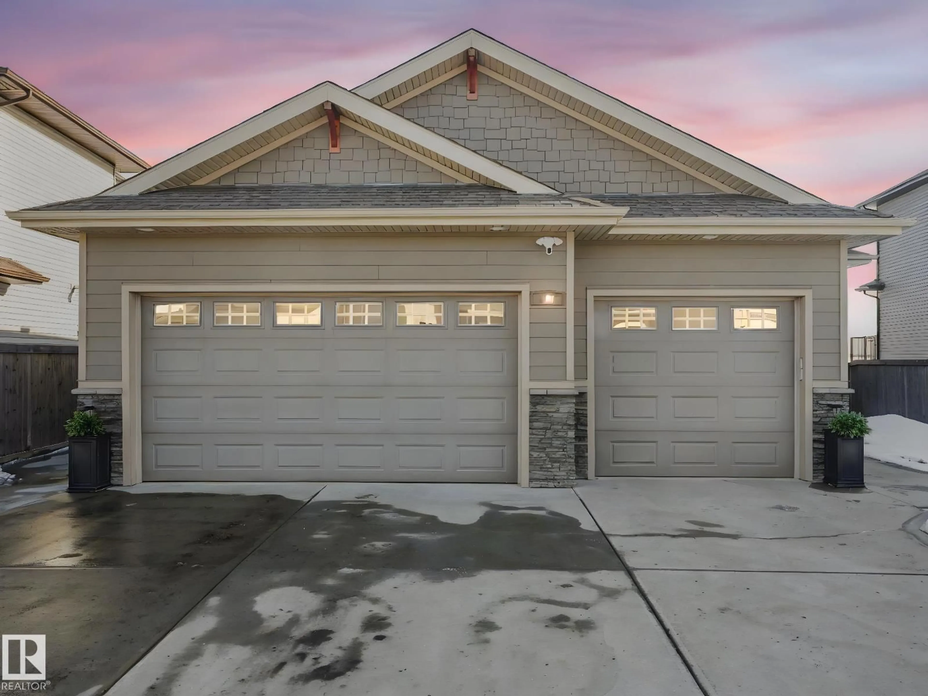 Indoor garage for 117 MCDOWELL WD, Leduc Alberta T9E0J6