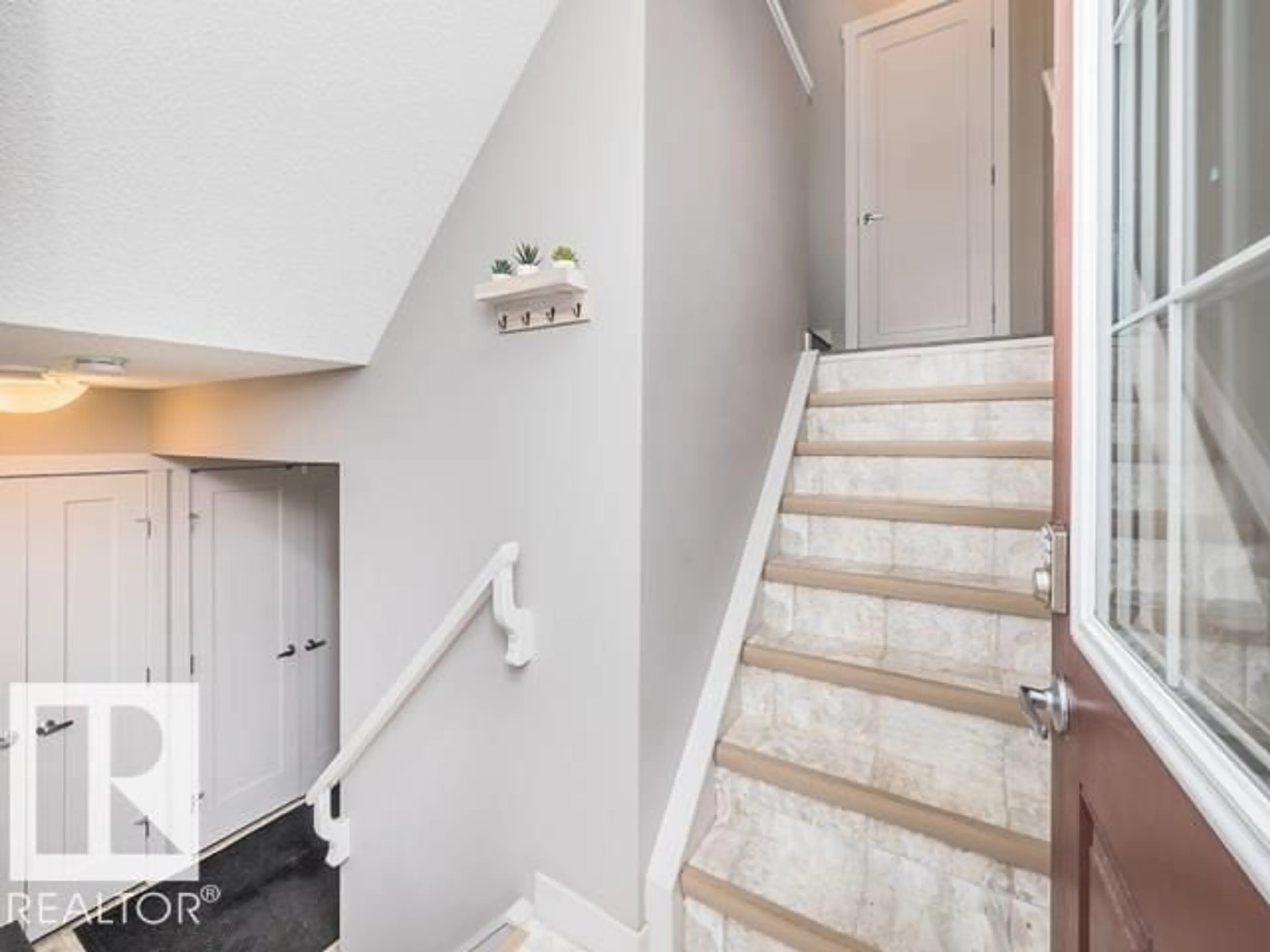 Indoor entryway for #10 - 1391 STARLING DR, Edmonton Alberta T5S0L3