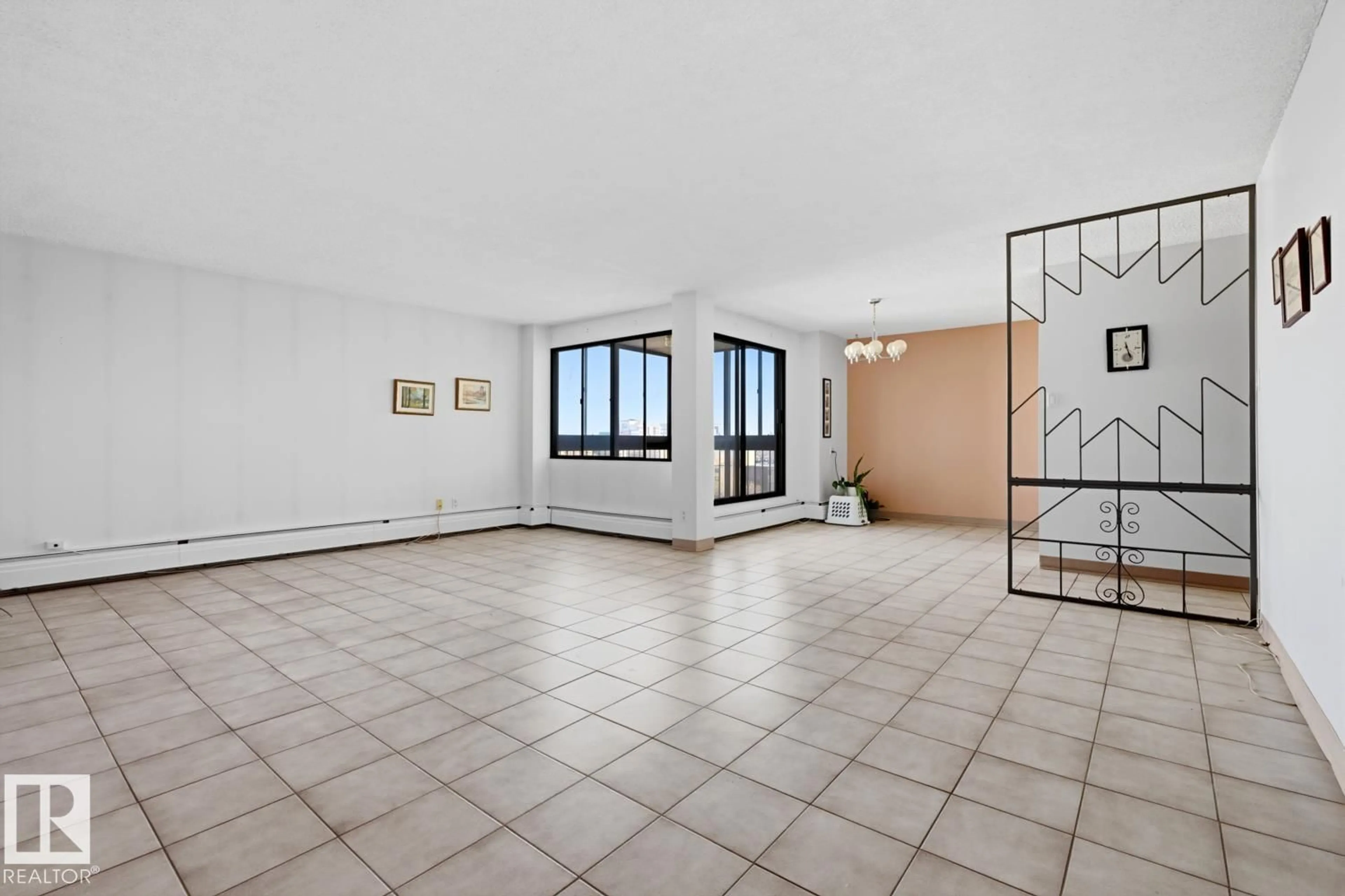 Indoor foyer for #802 - 10155 114 ST NW, Edmonton Alberta T5K1R8