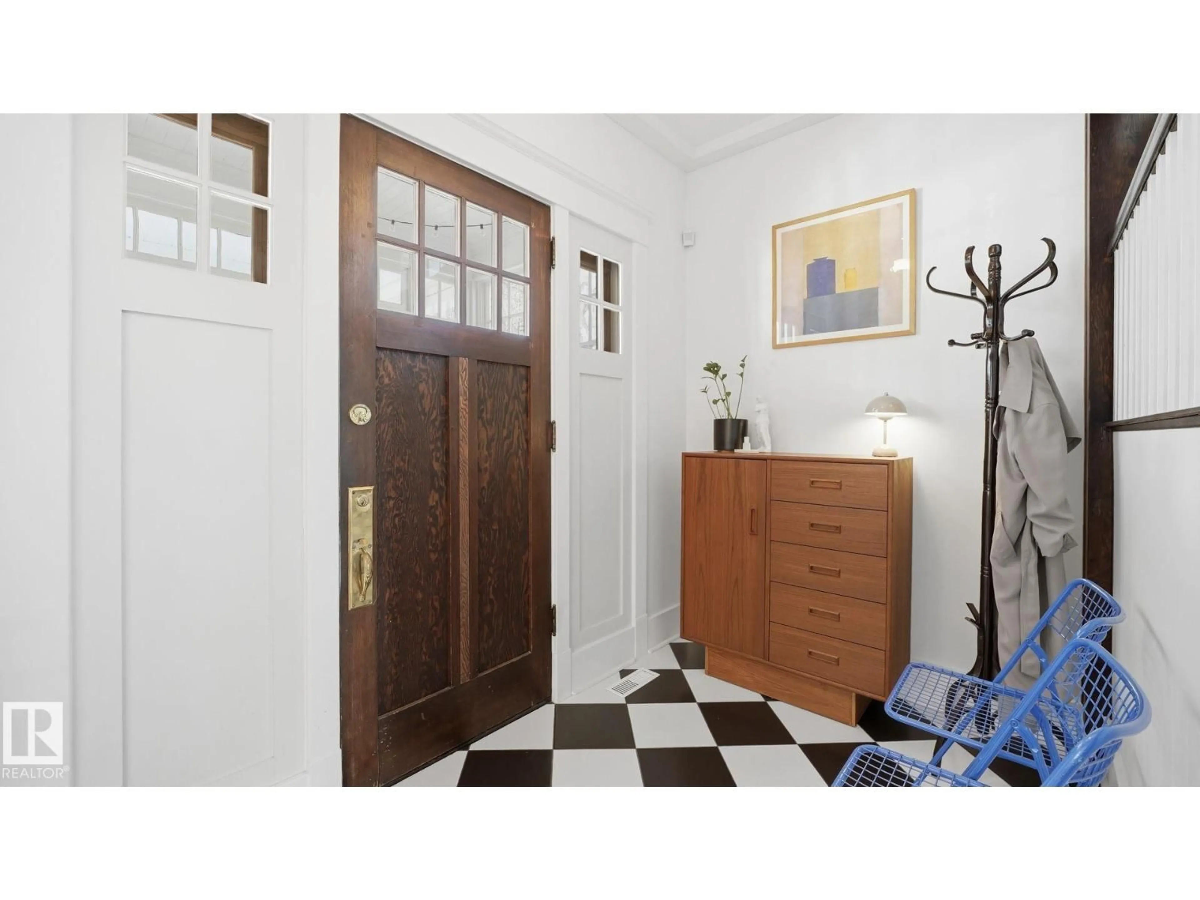 Indoor entryway for 10923 125 ST, Edmonton Alberta T5M0L7