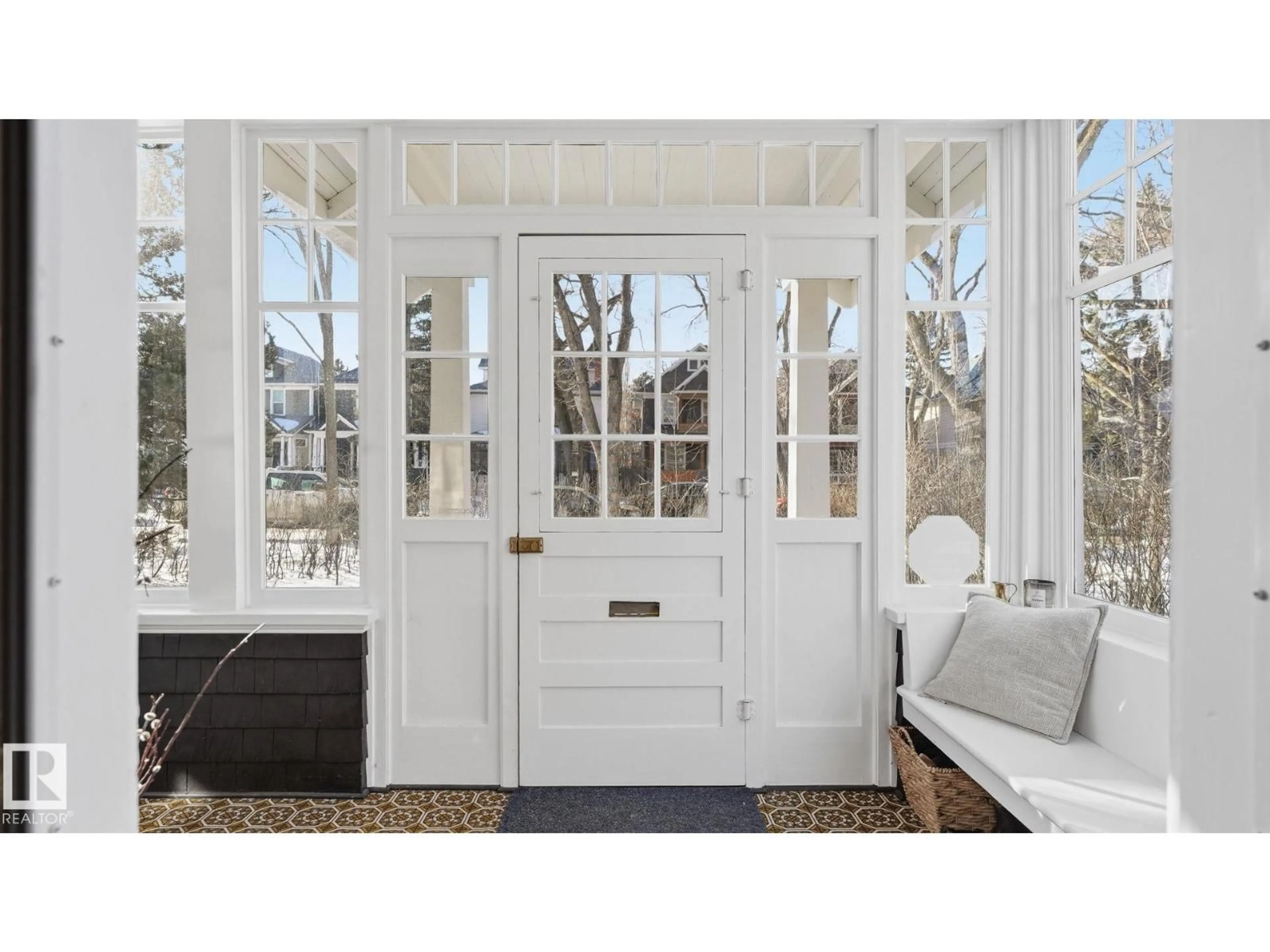 Indoor entryway for 10923 125 ST, Edmonton Alberta T5M0L7