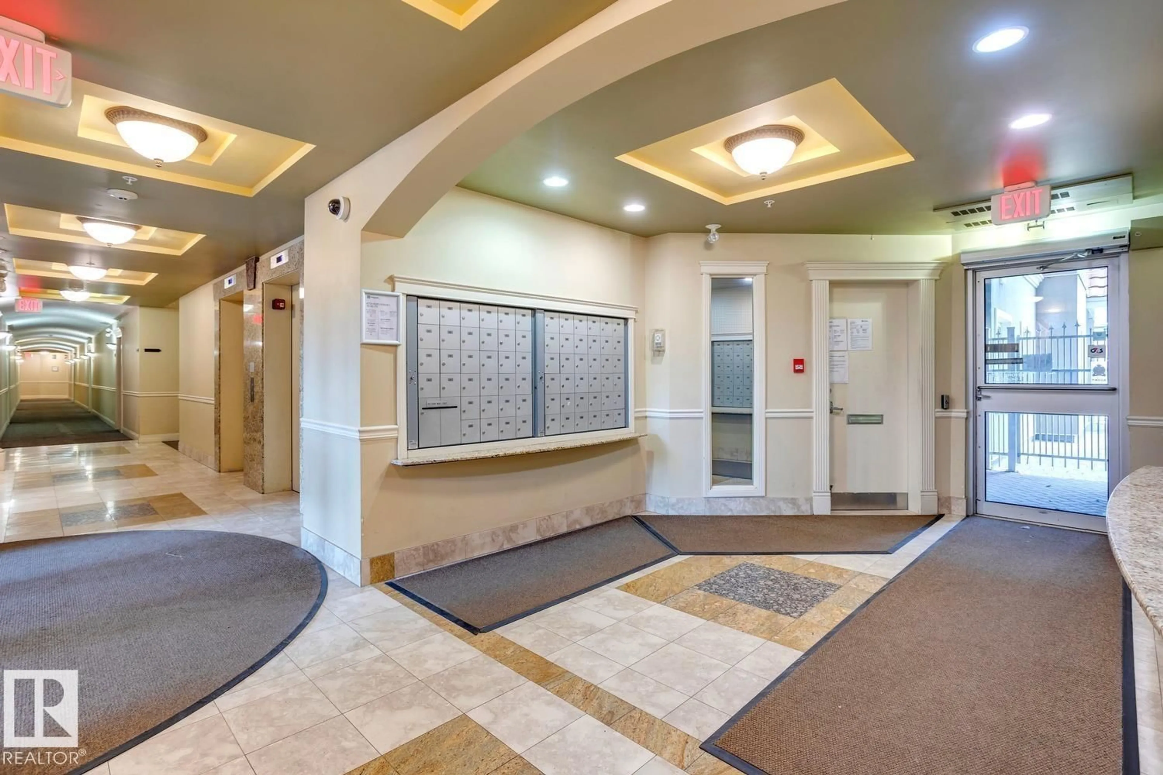 Indoor foyer for #213 - 10333 112 ST, Edmonton Alberta T5K0B4