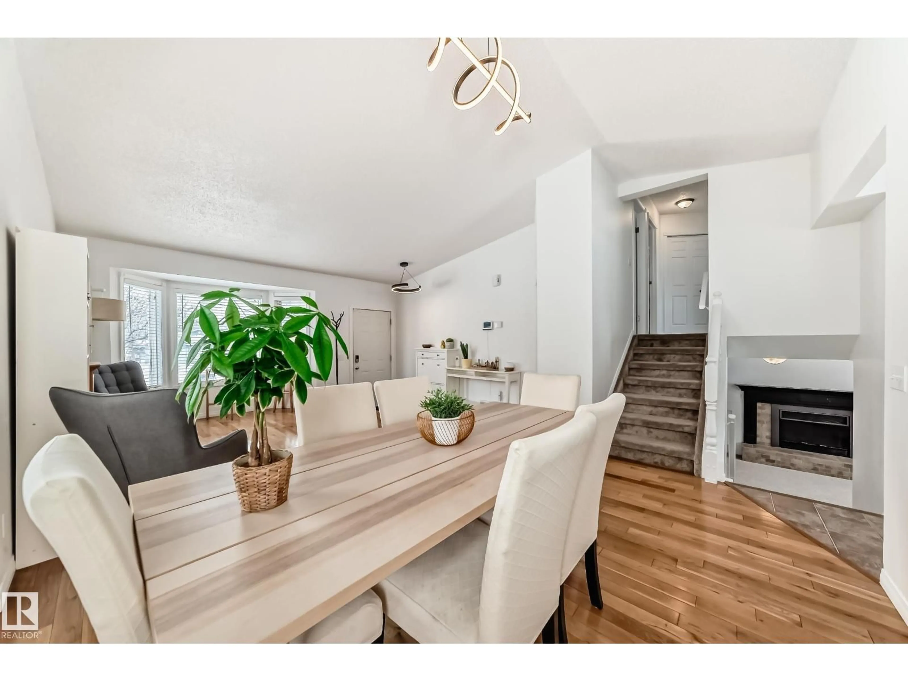 Dining room, wood/laminate floor for 5 DILLON PL, St. Albert Alberta T8N4R2