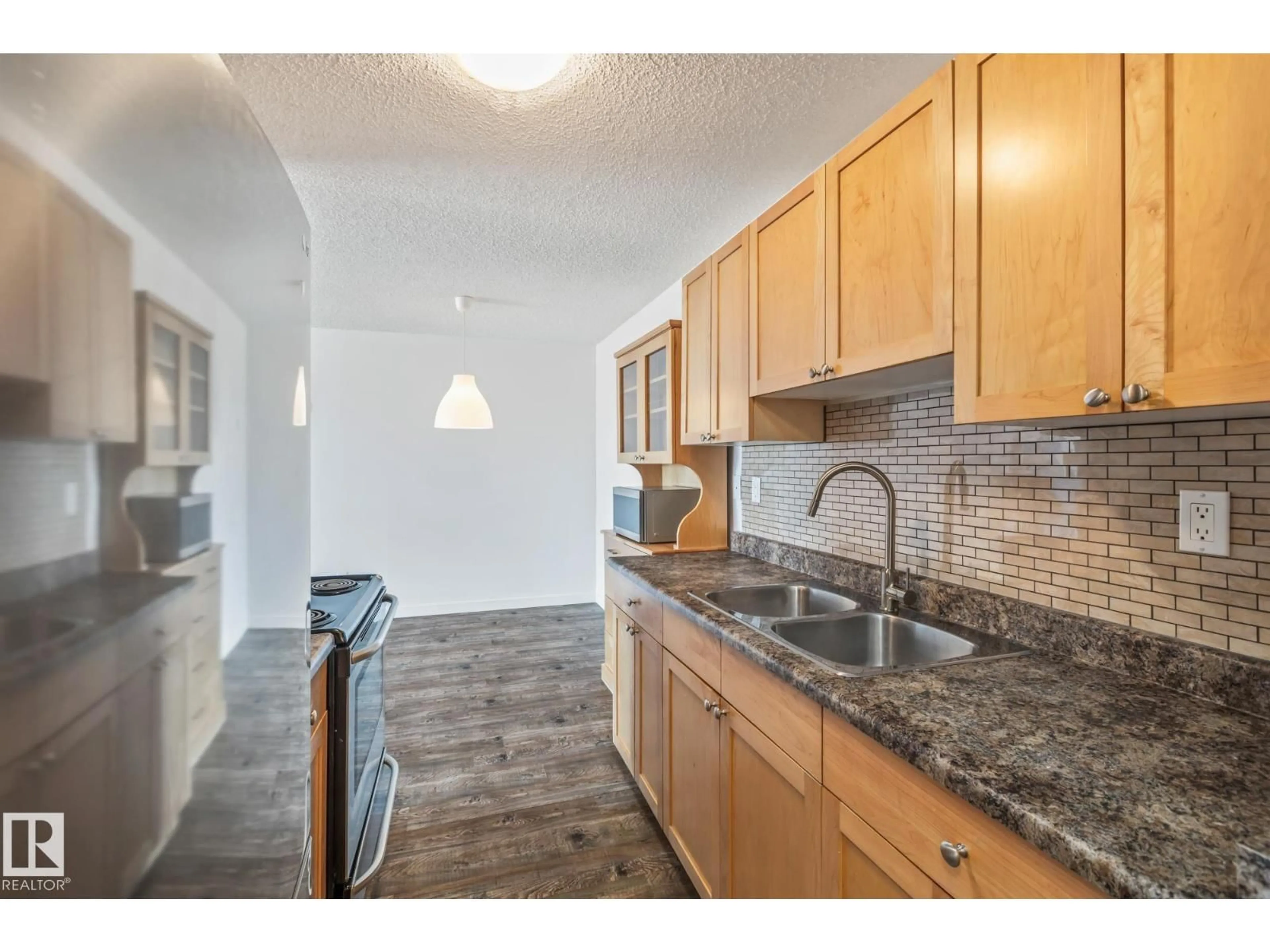 Standard kitchen, unknown for 403 BROWN ST, Stony Plain Alberta T7Z1P3