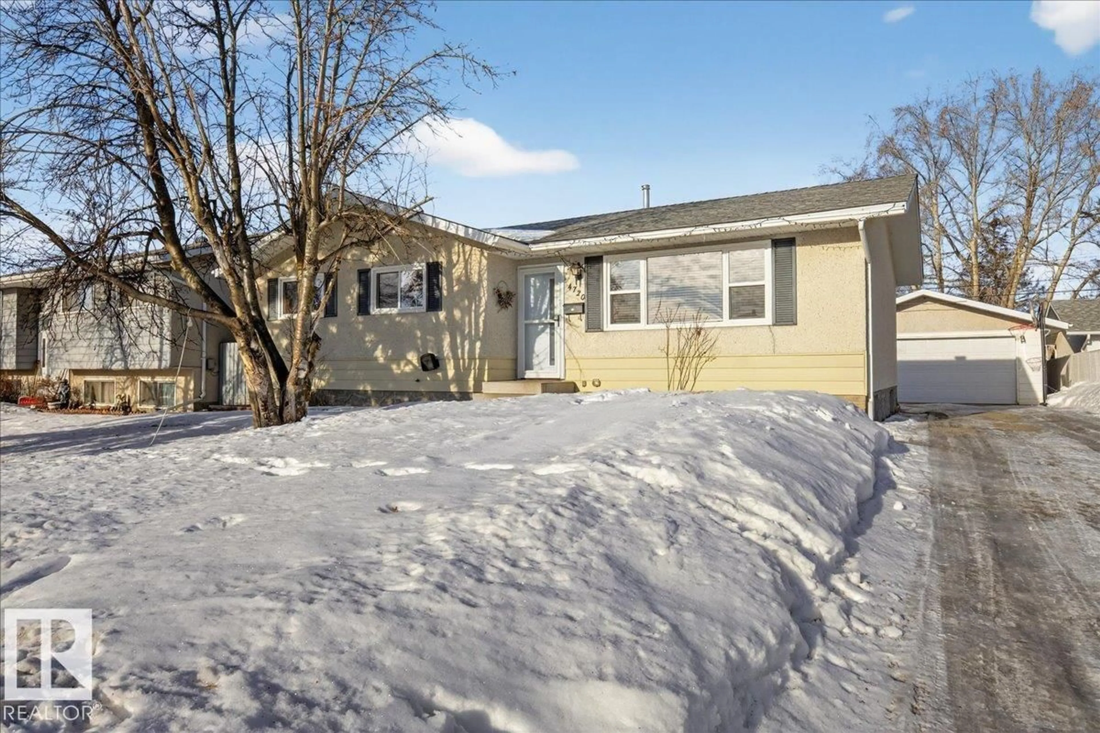 Home with vinyl exterior material, street for 4720 47 ST, Gibbons Alberta T0A1N0