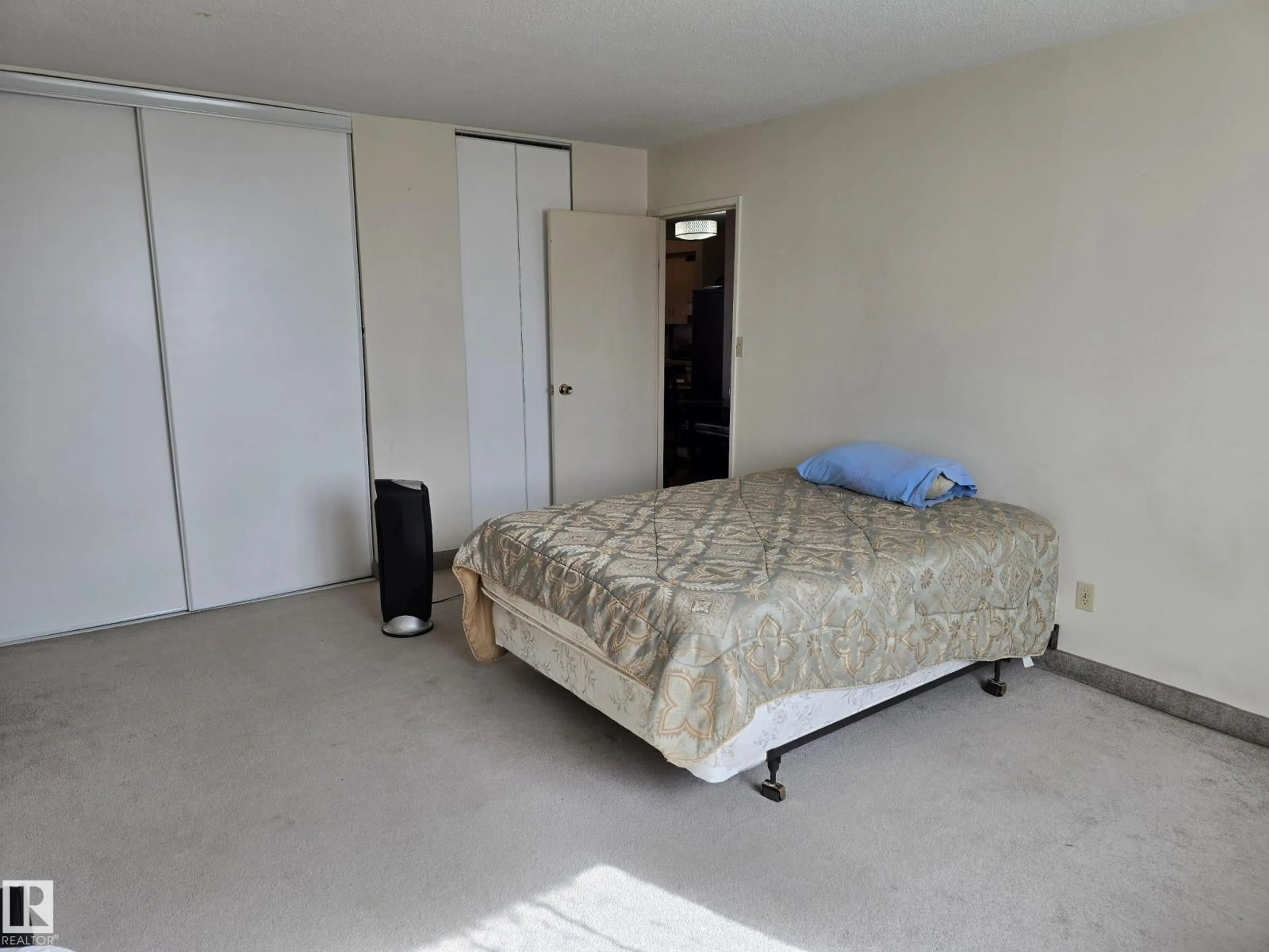 A pic of a room for 10160 - 1201 116 ST, Edmonton Alberta T5K1V9