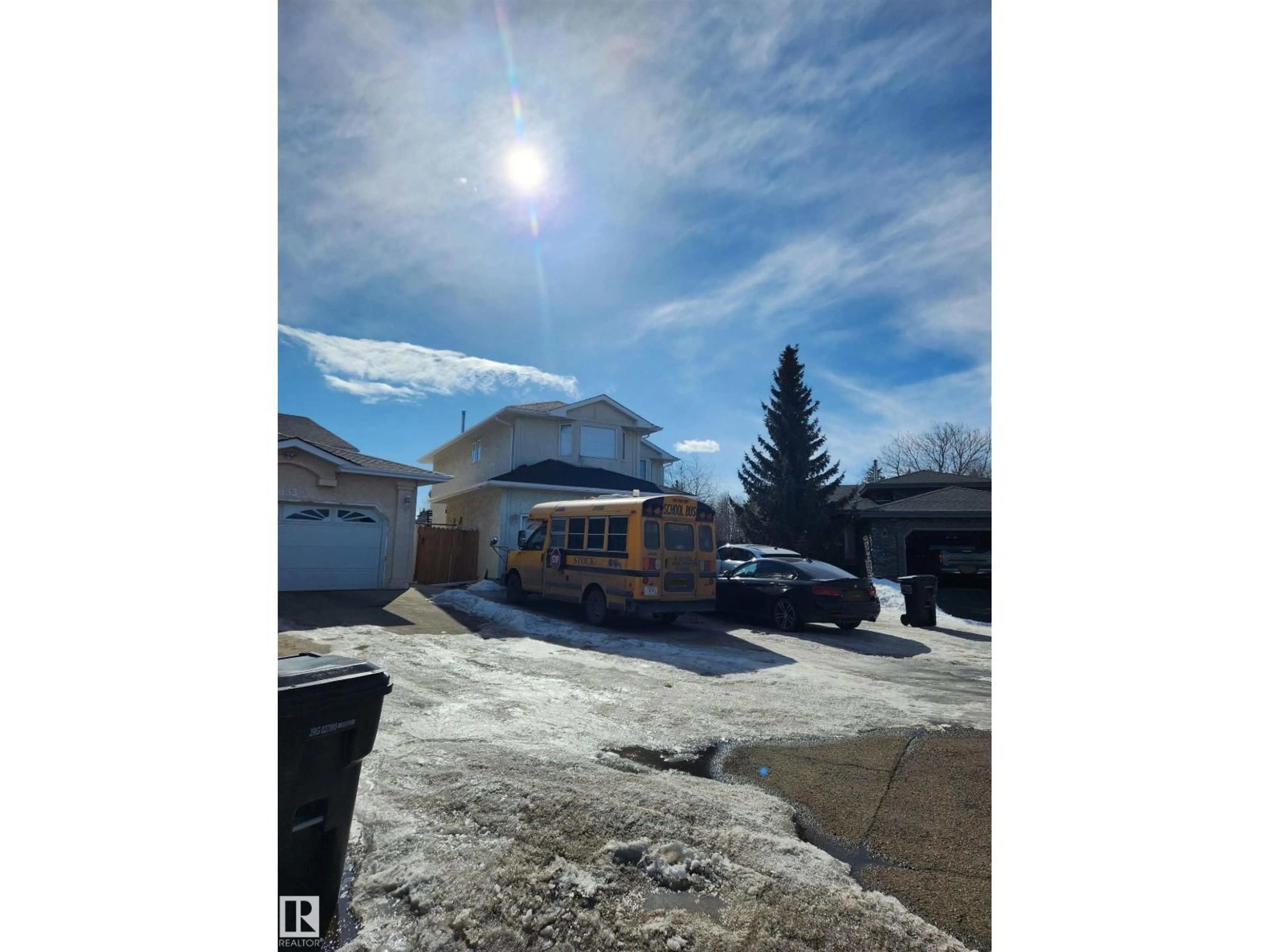 A pic from outside/outdoor area/front of a property/back of a property/a pic from drone, unknown for 1031 JONES CR, Edmonton Alberta T6L6Y2