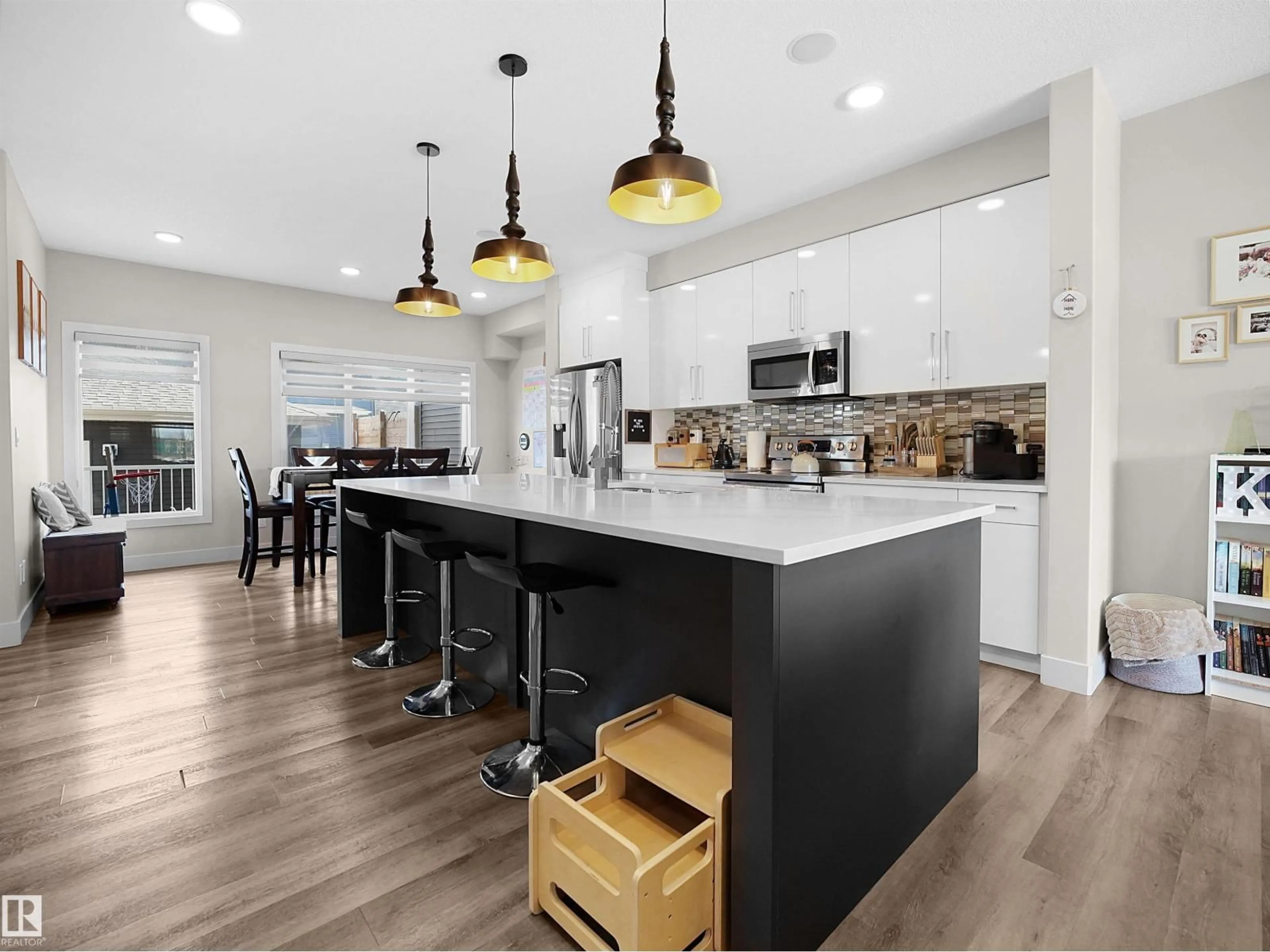 Contemporary kitchen, unknown for SW - 8103 ORCHARDS GREEN GR, Edmonton Alberta T6X2N7