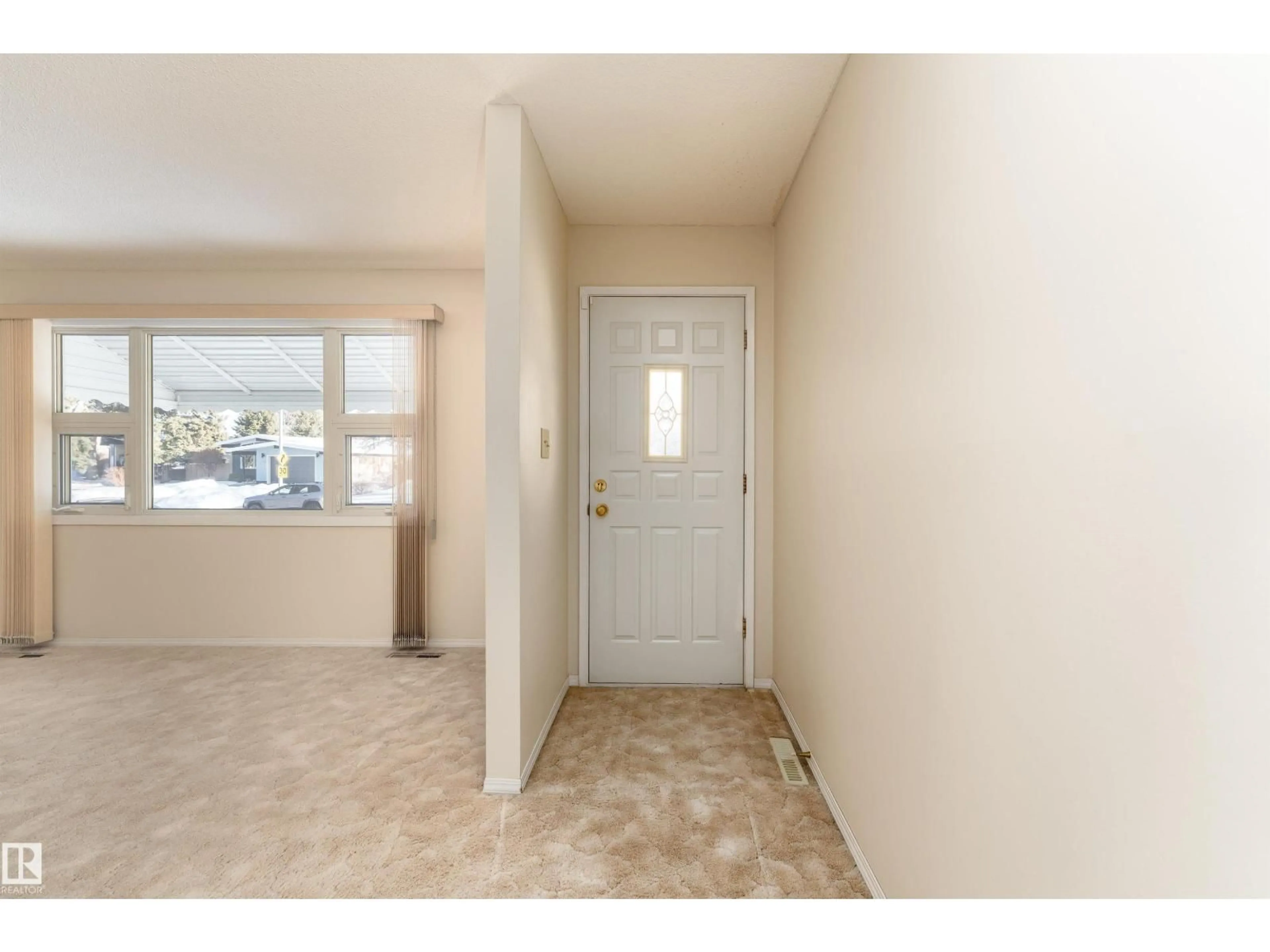Indoor entryway for 691 ALDER AV, Sherwood Park Alberta T8A3K6