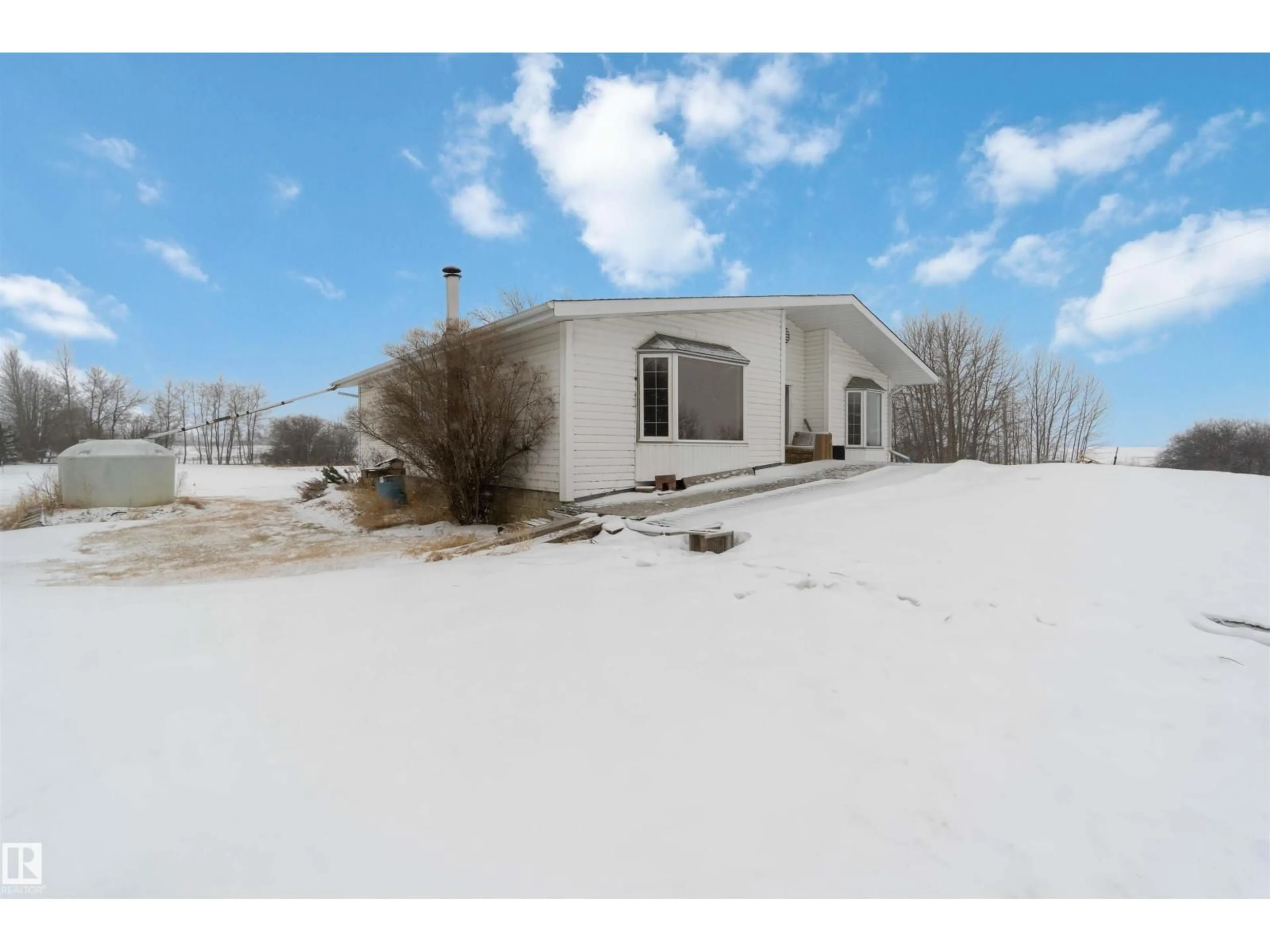 A pic from outside/outdoor area/front of a property/back of a property/a pic from drone, unknown for 51128 RGE ROAD 21, Rural Parkland County Alberta T7Y2H6