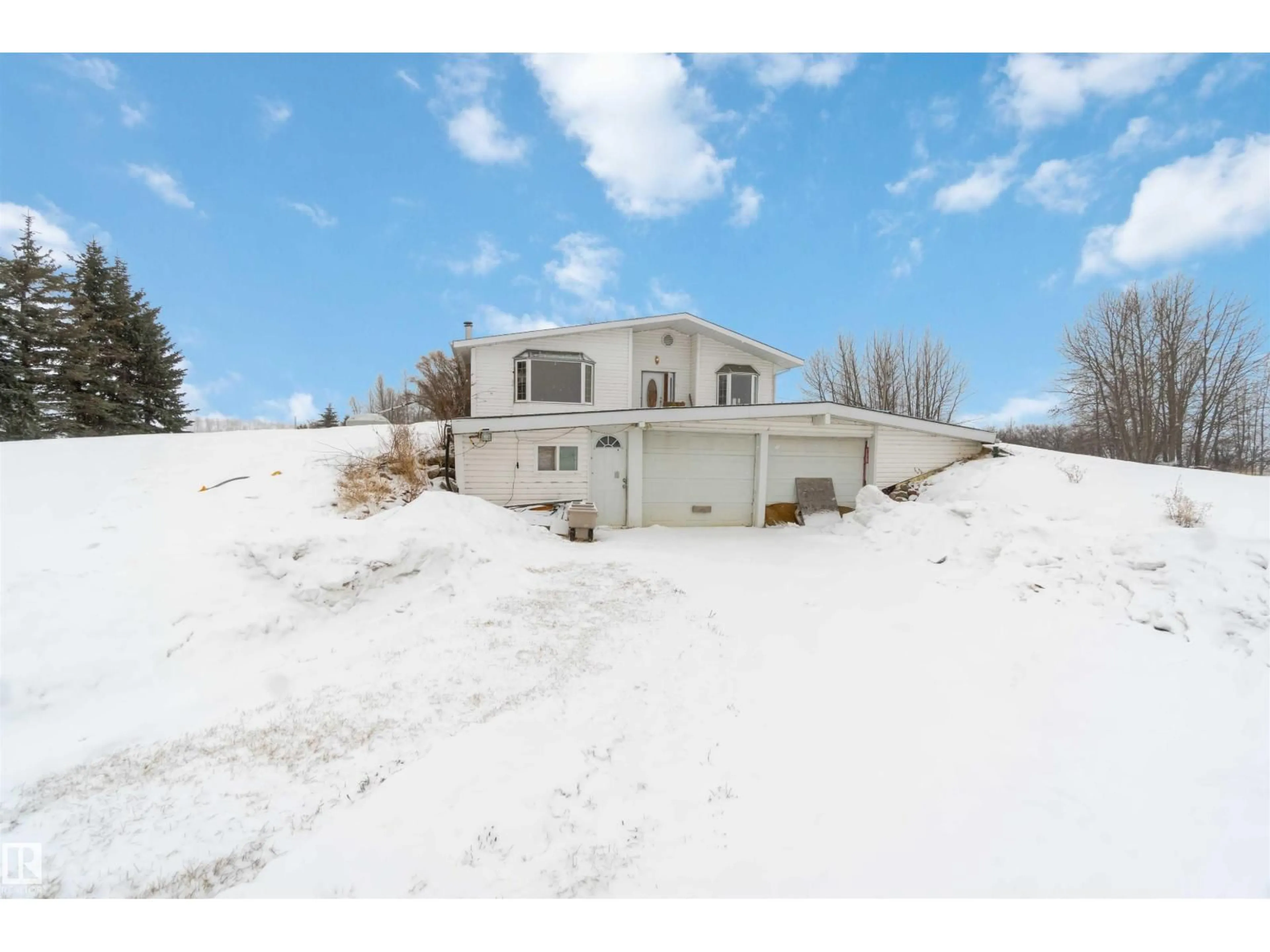 A pic from outside/outdoor area/front of a property/back of a property/a pic from drone, unknown for 51128 RGE ROAD 21, Rural Parkland County Alberta T7Y2H6