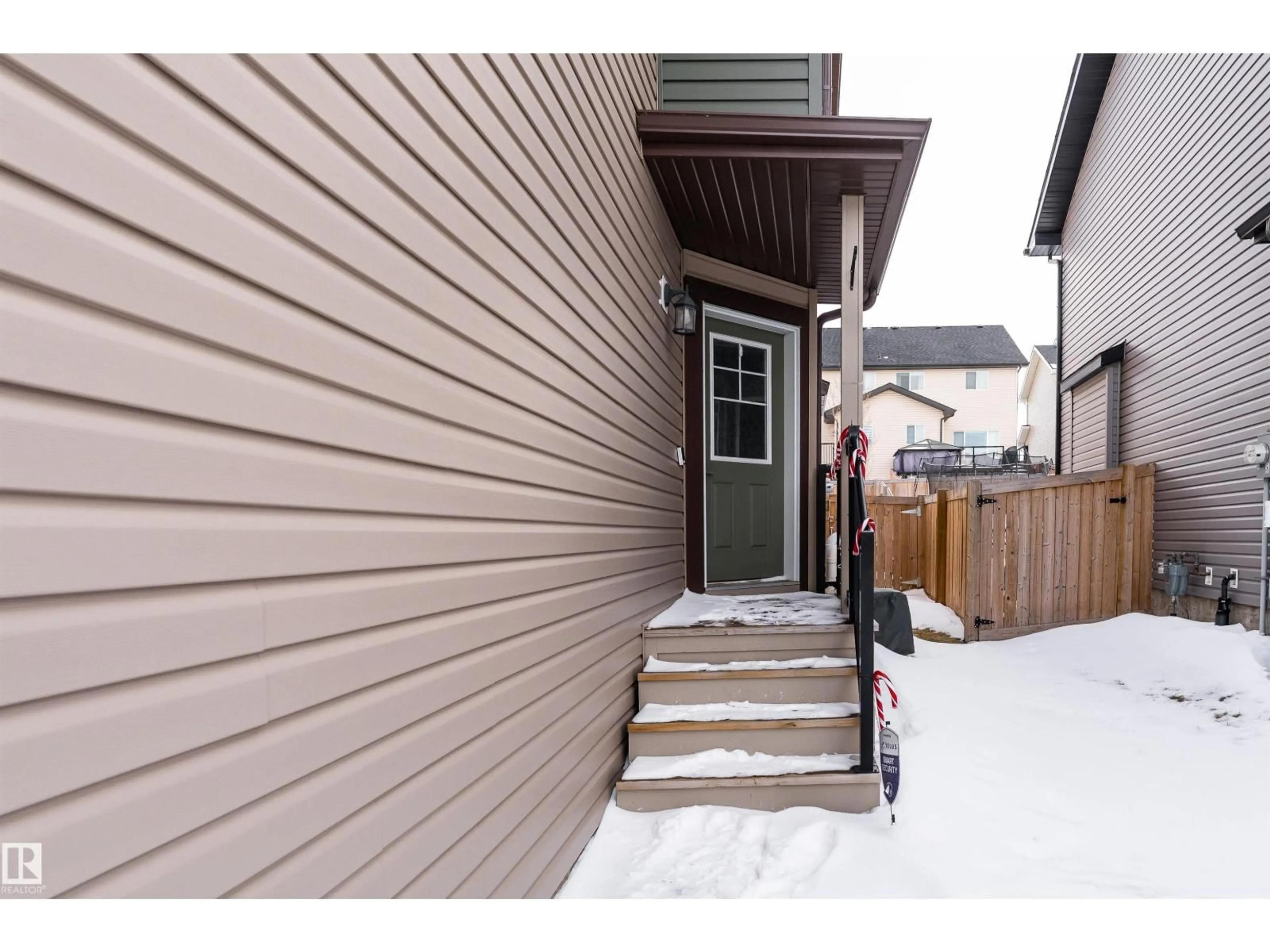 Home with vinyl exterior material, street for 121 ABBEY RD, Sherwood Park Alberta T8H0Z2