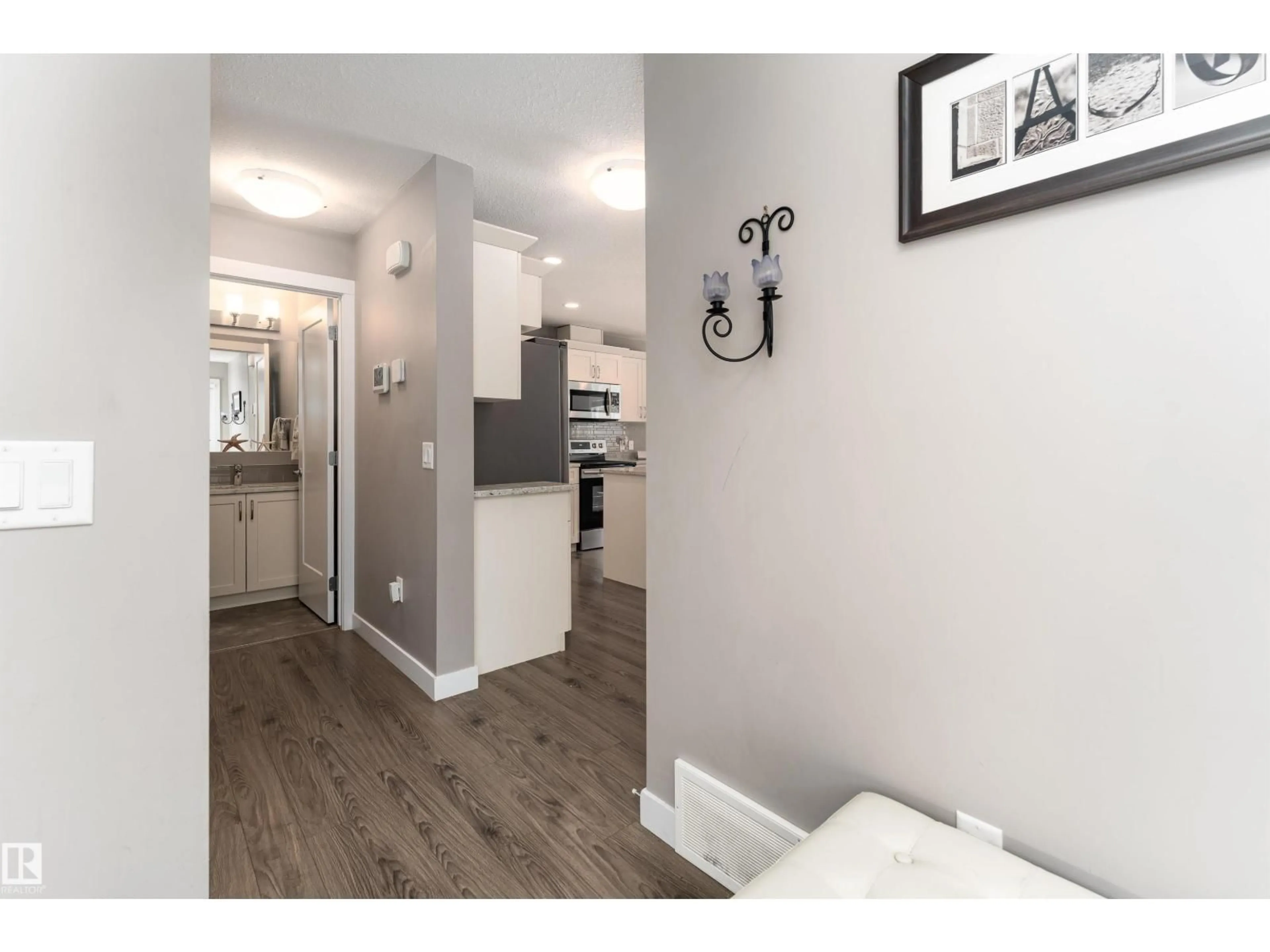 Indoor entryway for 121 ABBEY RD, Sherwood Park Alberta T8H0Z2