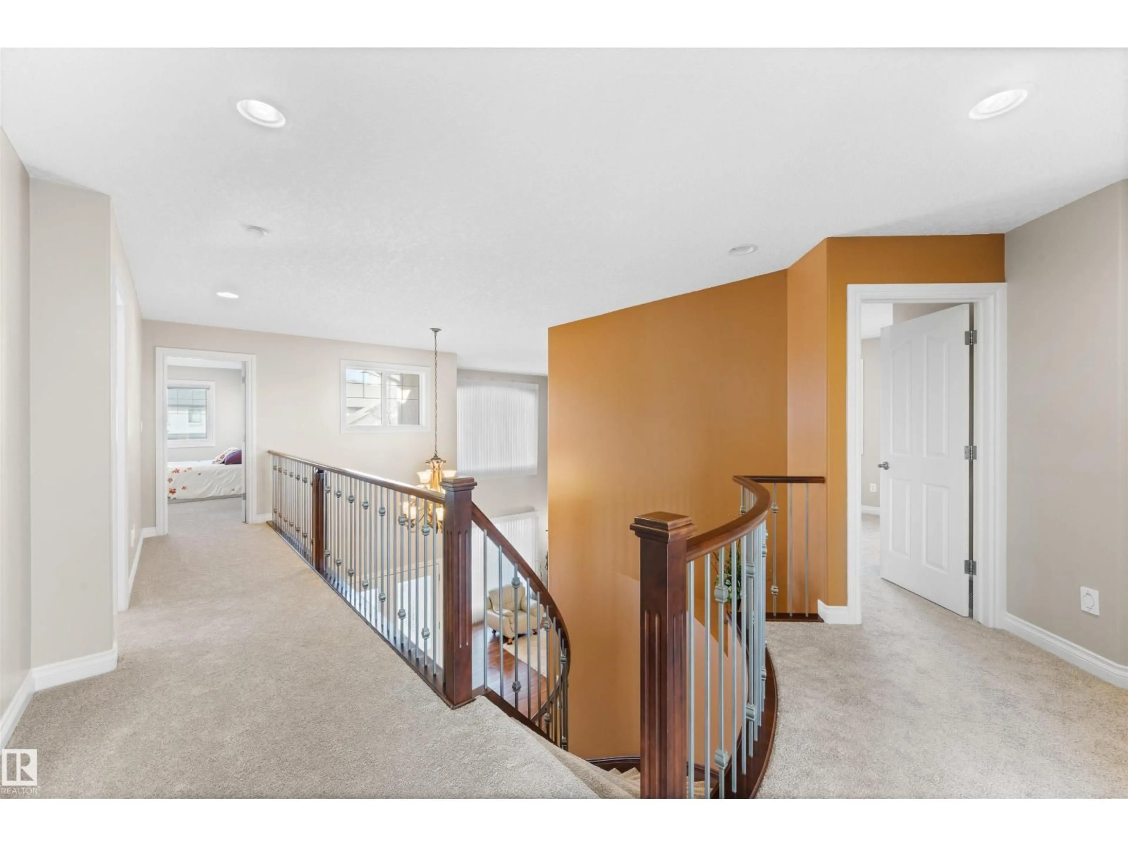 Indoor foyer for 4005 MACNEIL PL, Edmonton Alberta T6R0H6