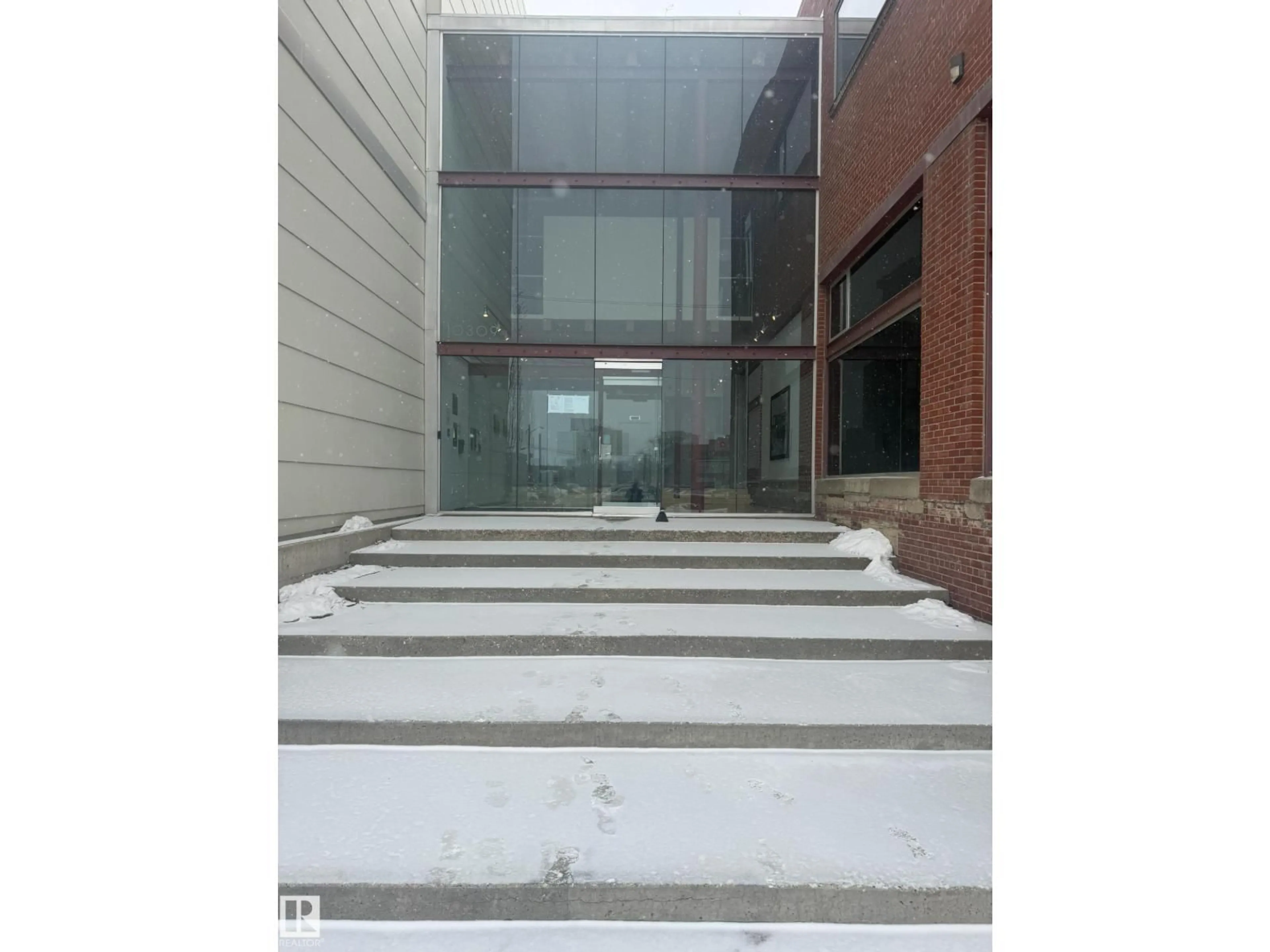 Indoor foyer for #212 - 10309 107 ST, Edmonton Alberta T5J1K3