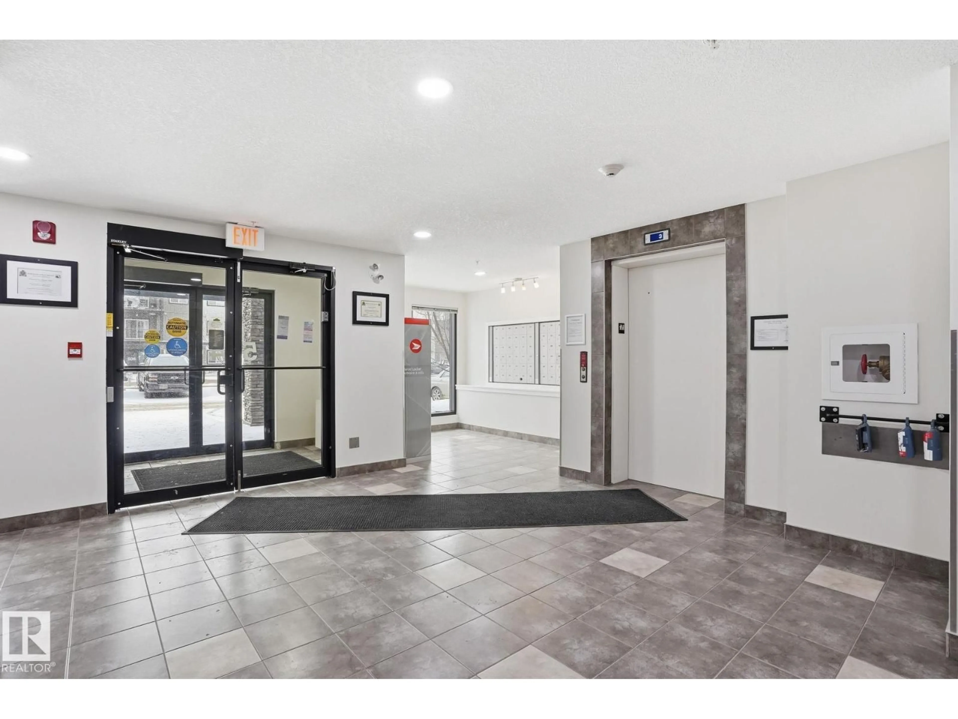 Indoor foyer for 504 - 131 ALBANY WY, Edmonton Alberta T6V0L2