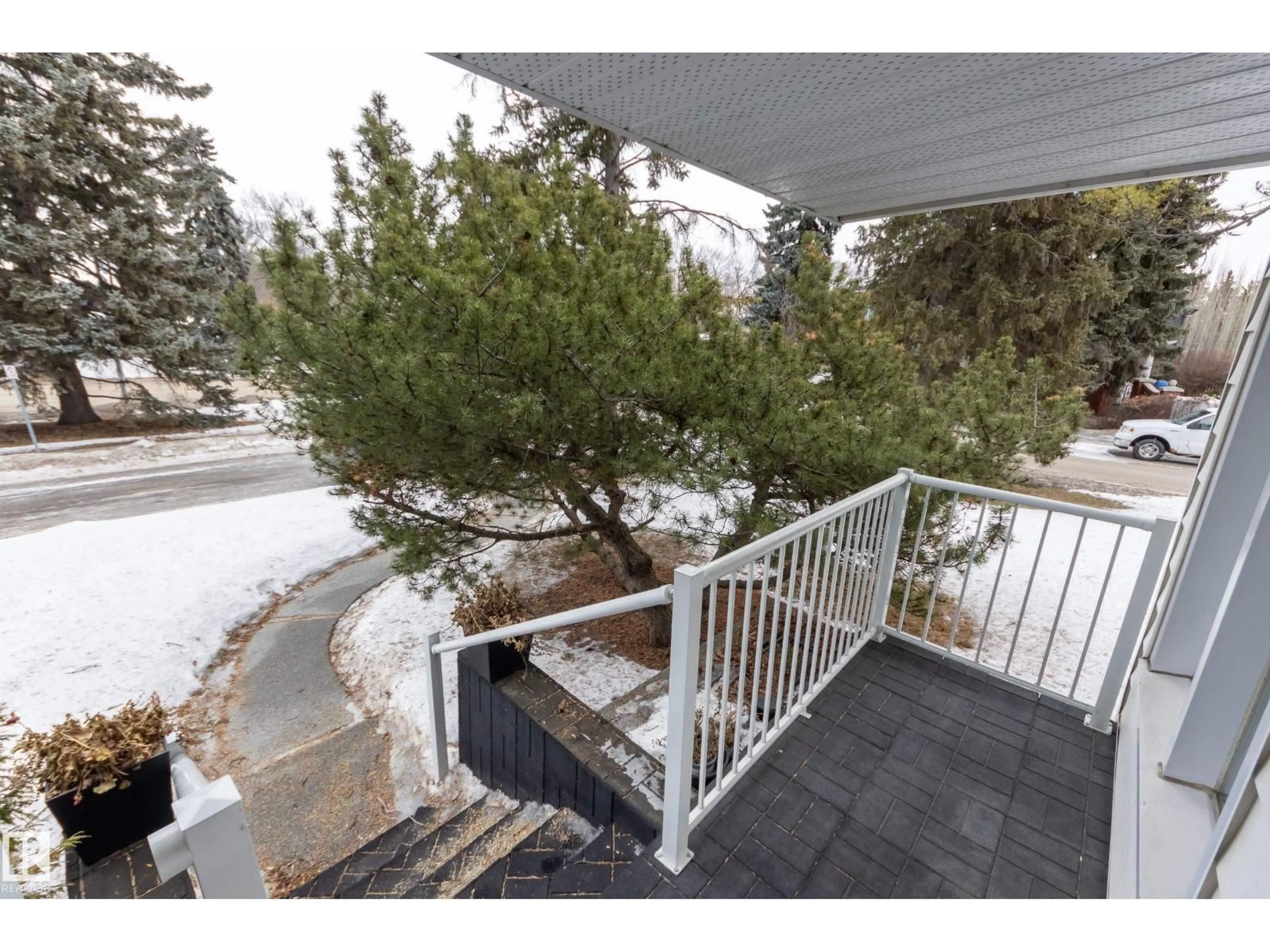 Patio, unknown for 13707 102 AV, Edmonton Alberta T5N0P2