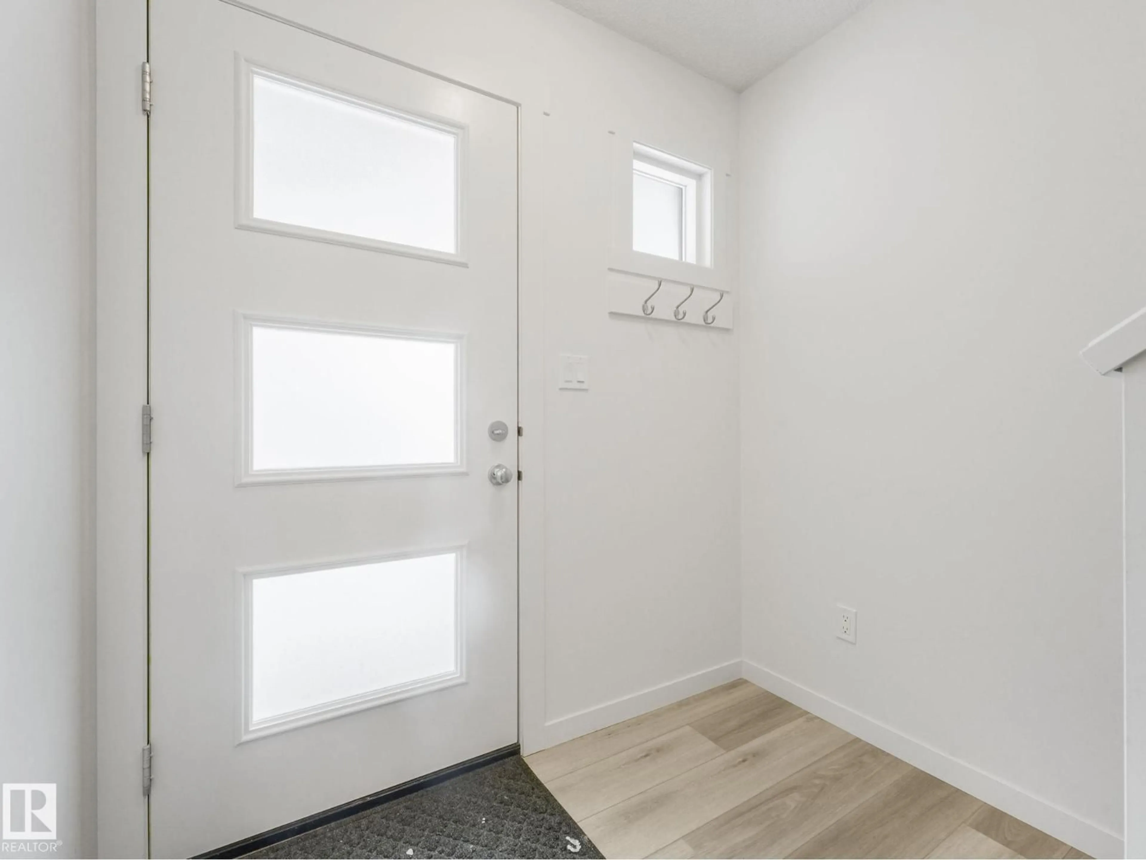 Indoor entryway for 18 - 1203 163 ST, Edmonton Alberta T6W3X1