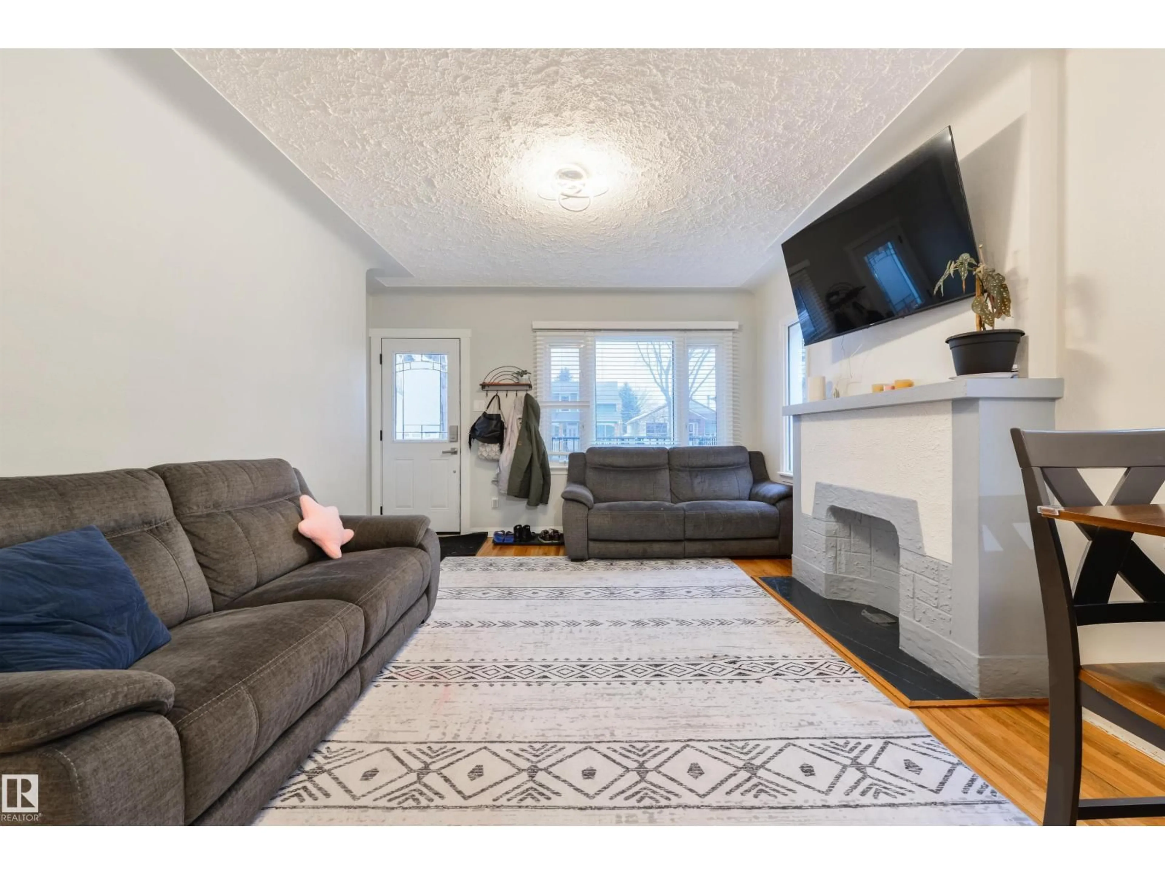 Living room with furniture, unknown for NW - 11208 66 ST, Edmonton Alberta T5B1H3