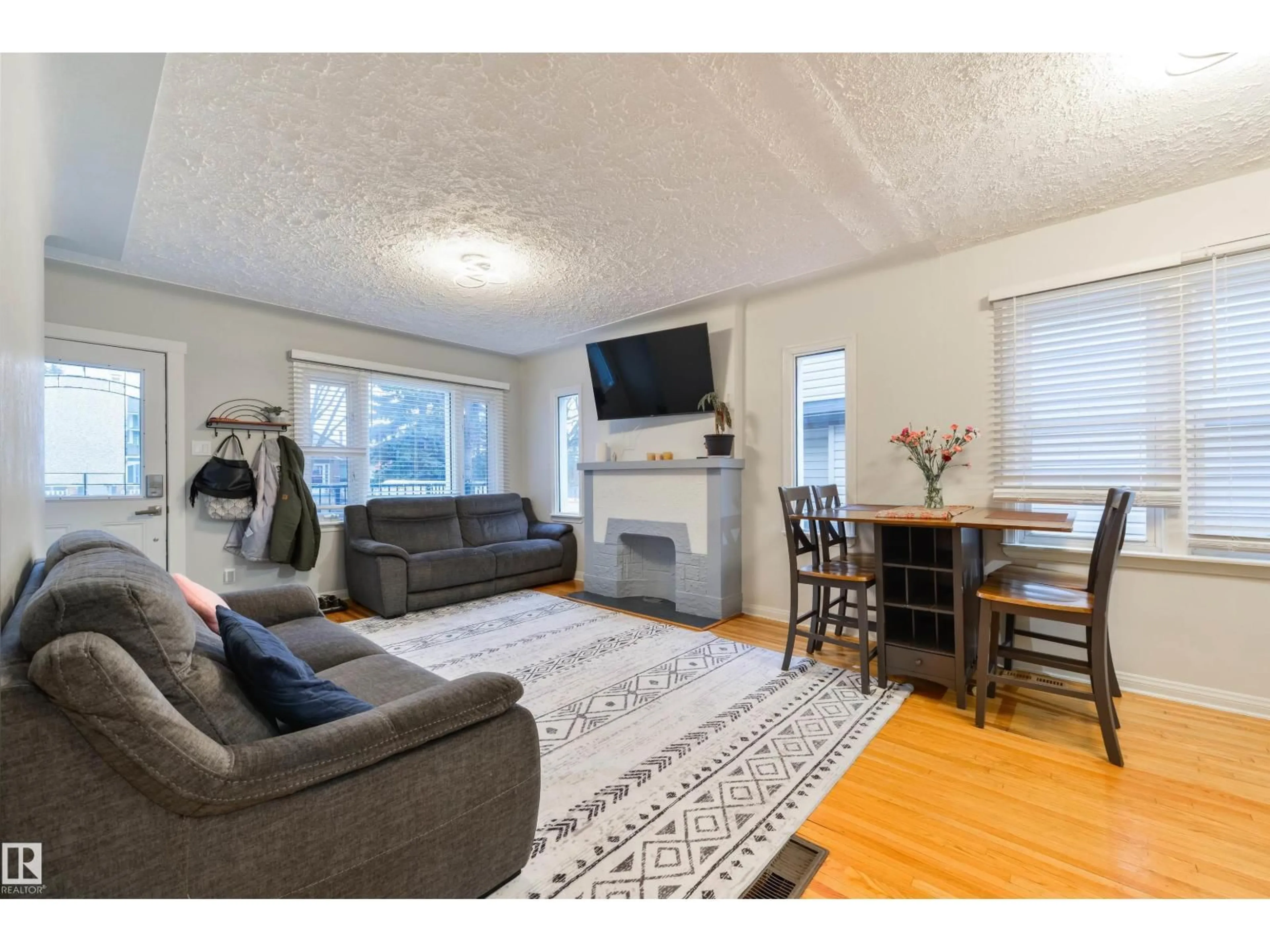 Living room with furniture, wood/laminate floor for NW - 11208 66 ST, Edmonton Alberta T5B1H3