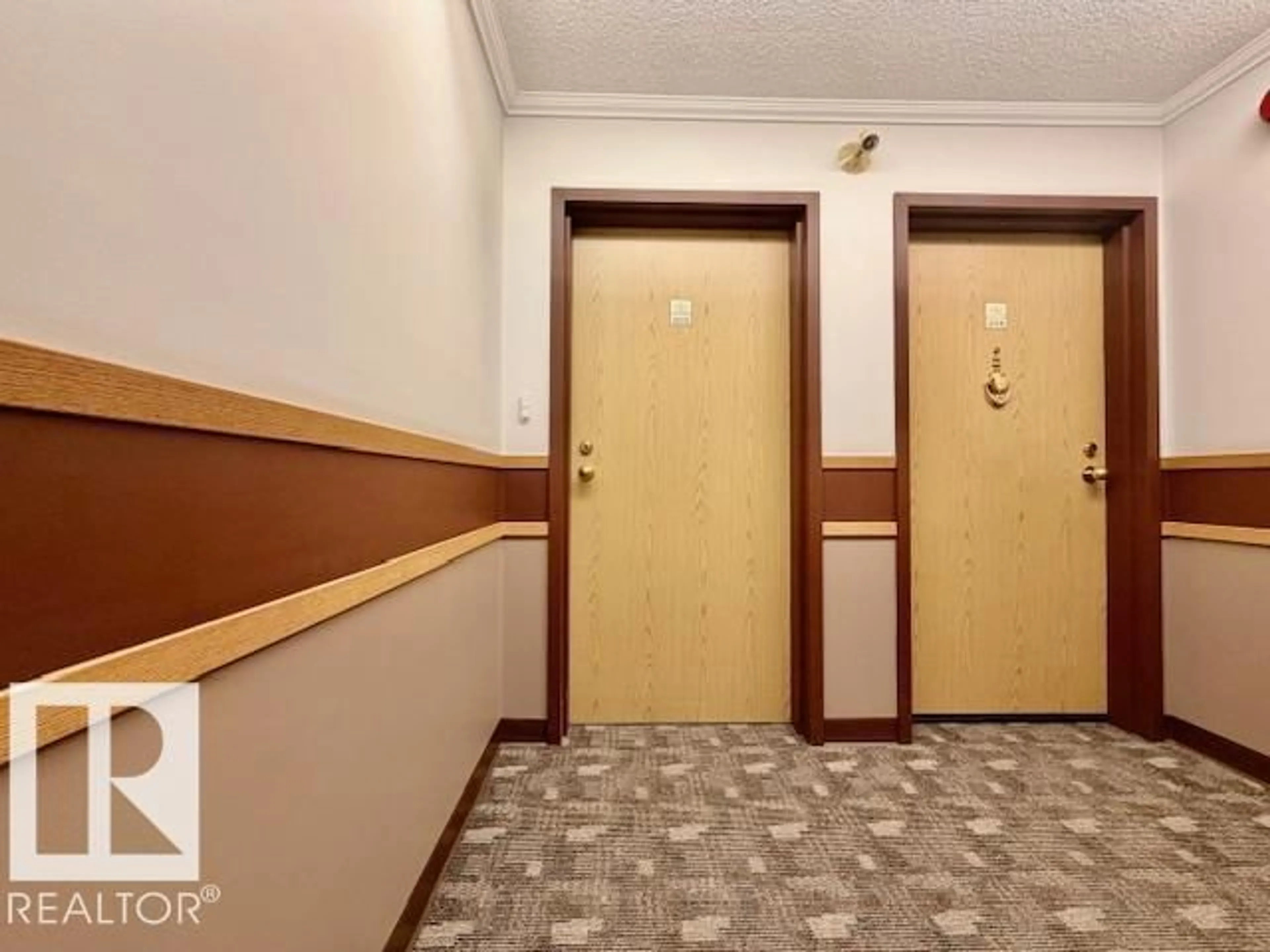 Indoor foyer for #203 - 5212 48 AV, Wetaskiwin Alberta T9A0N3