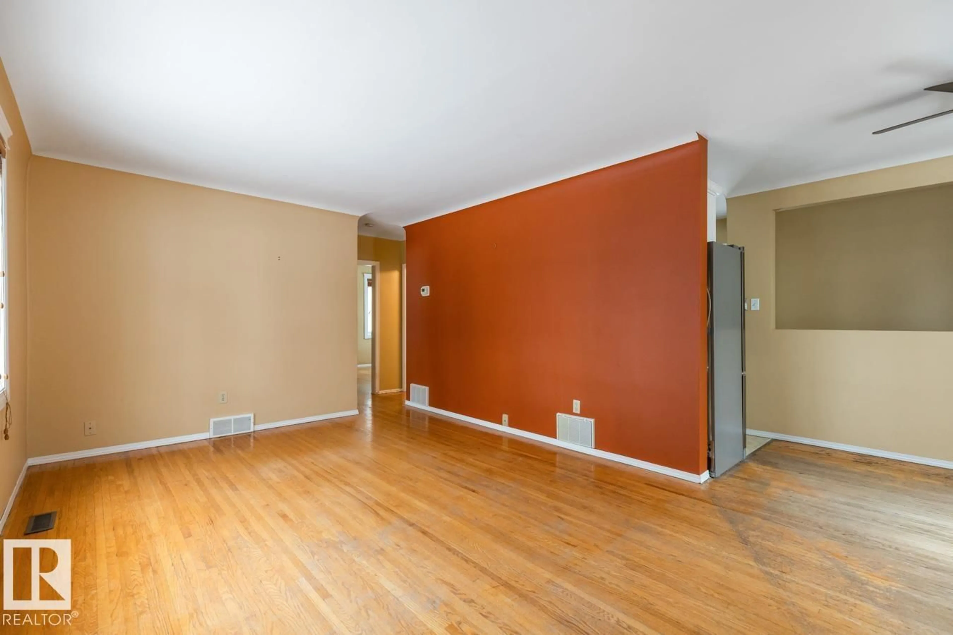 A pic of a room for 9277 86 ST, Edmonton Alberta T6C3E7
