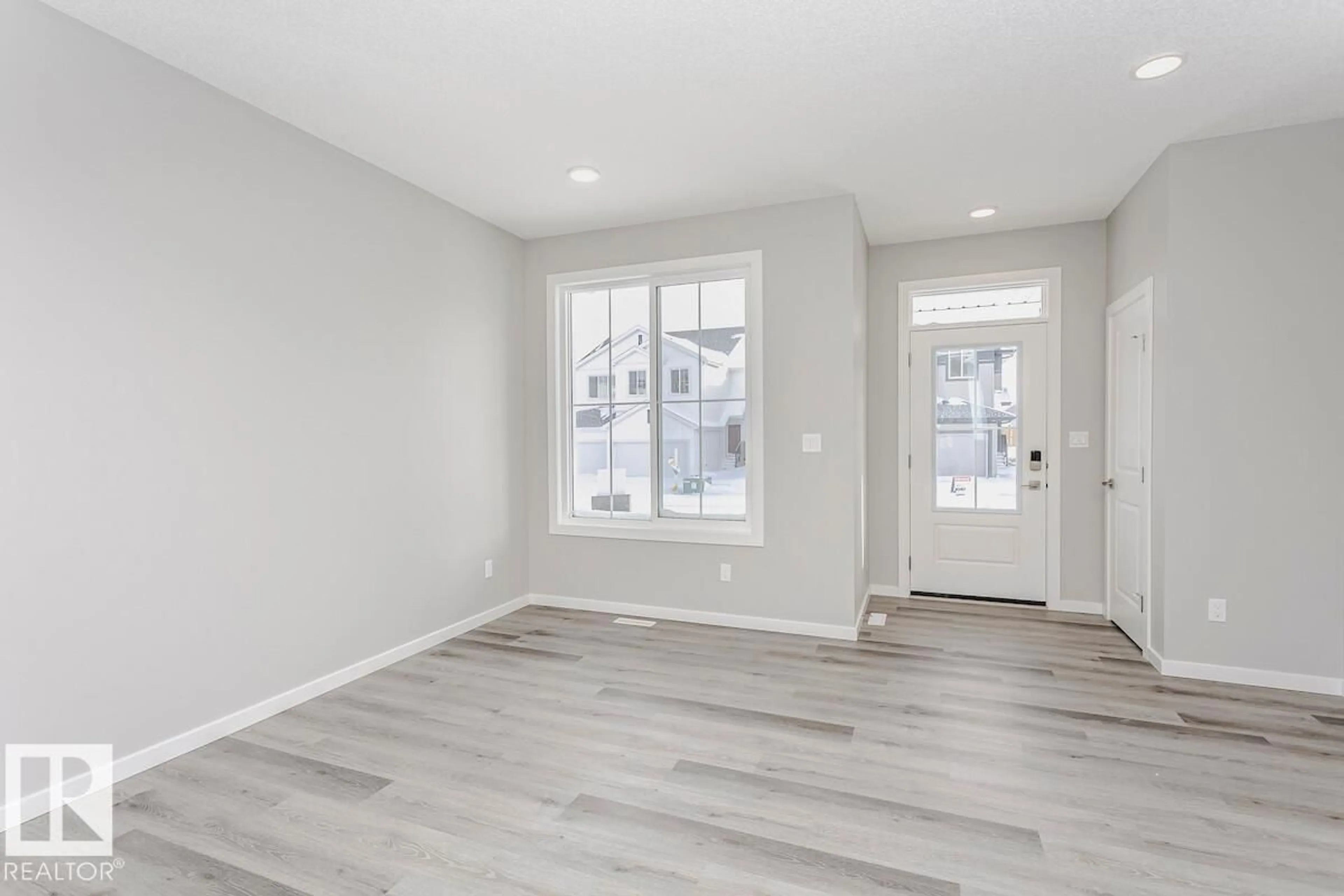 Indoor entryway for 414 26 ST, Edmonton Alberta T6X3J1