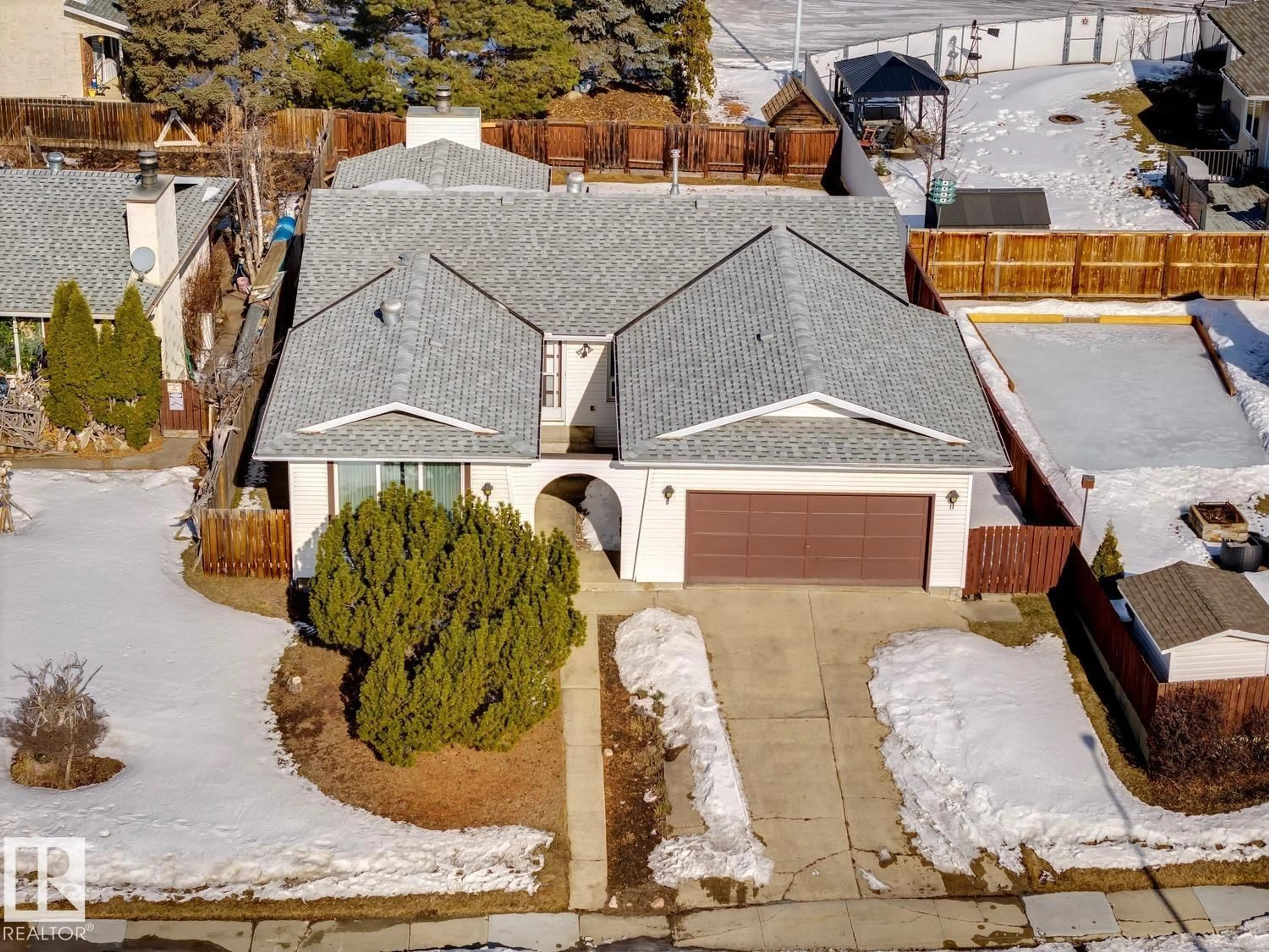 A pic from outside/outdoor area/front of a property/back of a property/a pic from drone, street for NW - 5512 150 AV, Edmonton Alberta T5A2L8