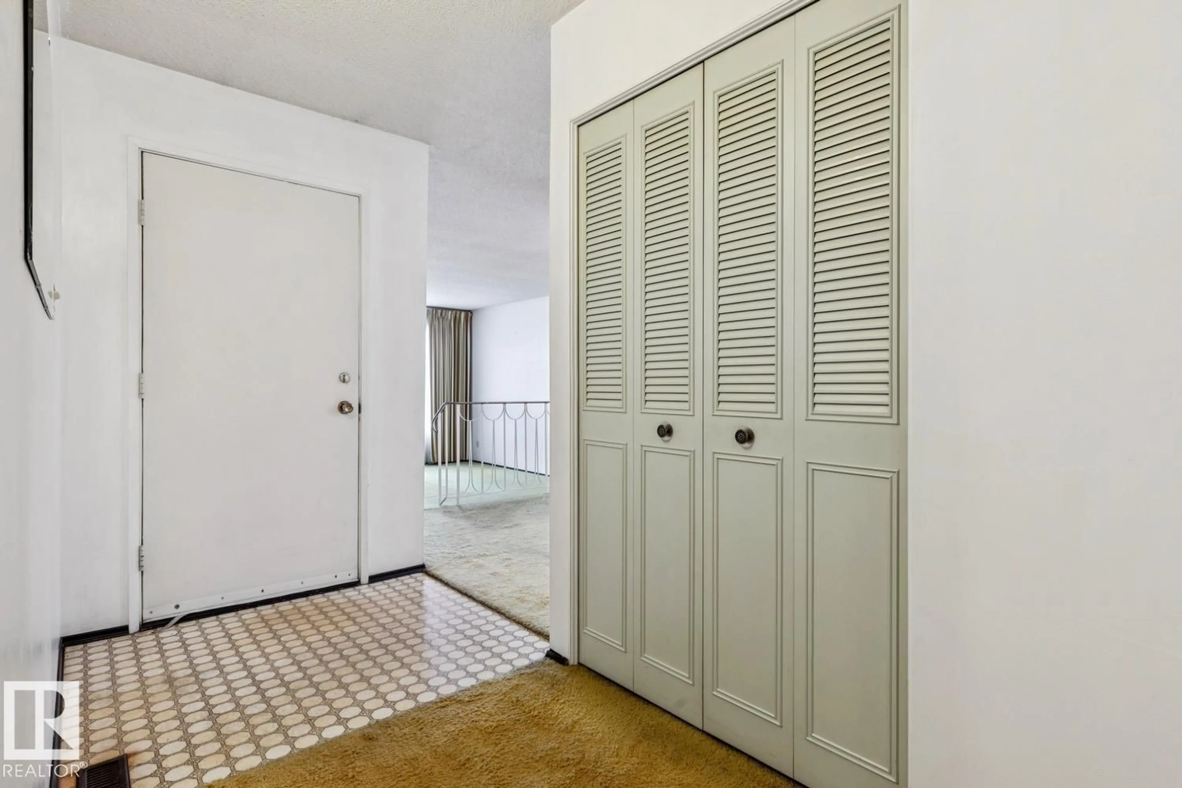 Indoor entryway for NW - 5512 150 AV, Edmonton Alberta T5A2L8