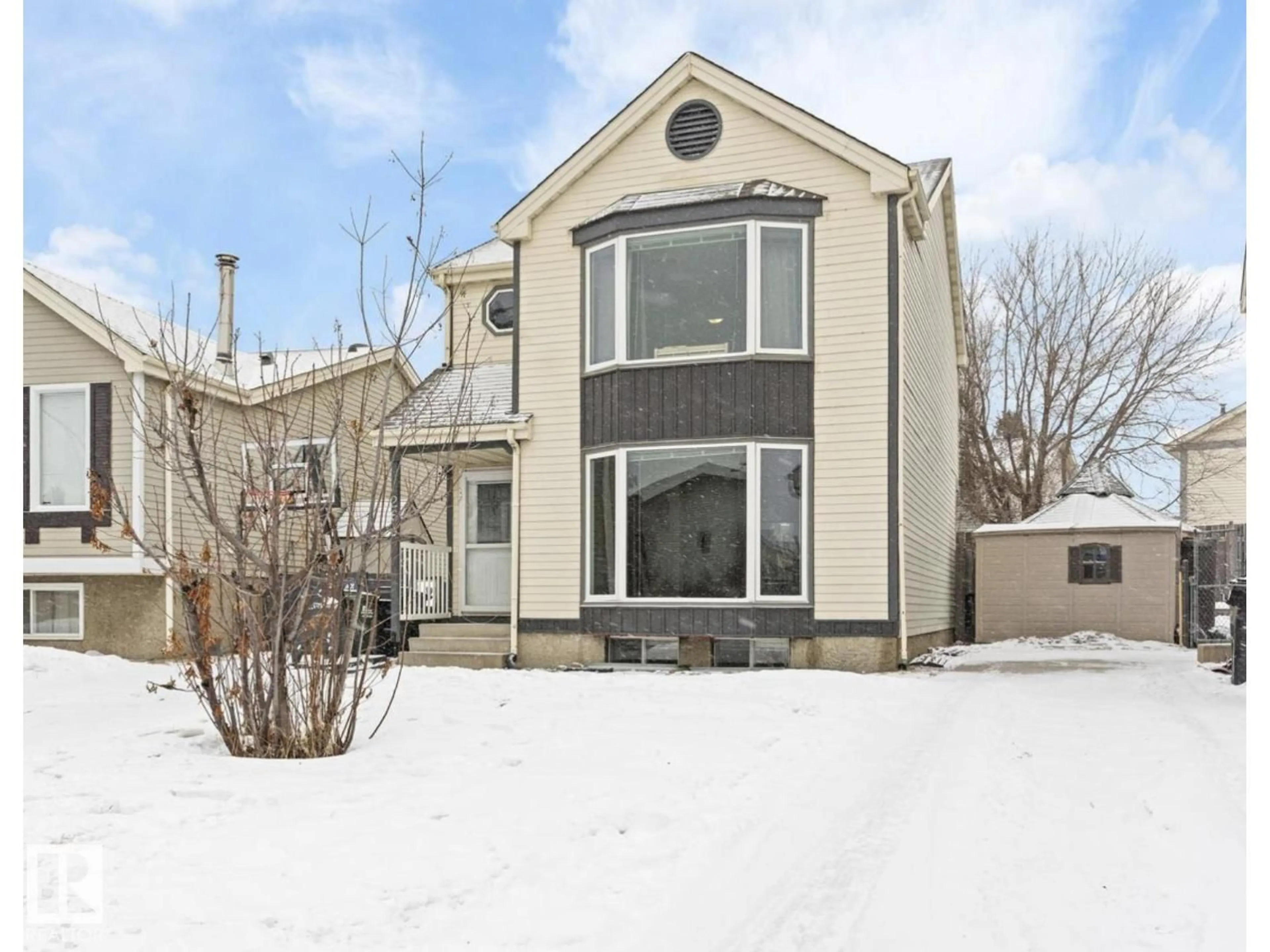 Home with vinyl exterior material, street for 263 VANTAGE LANE, Sherwood Park Alberta T8A4J3