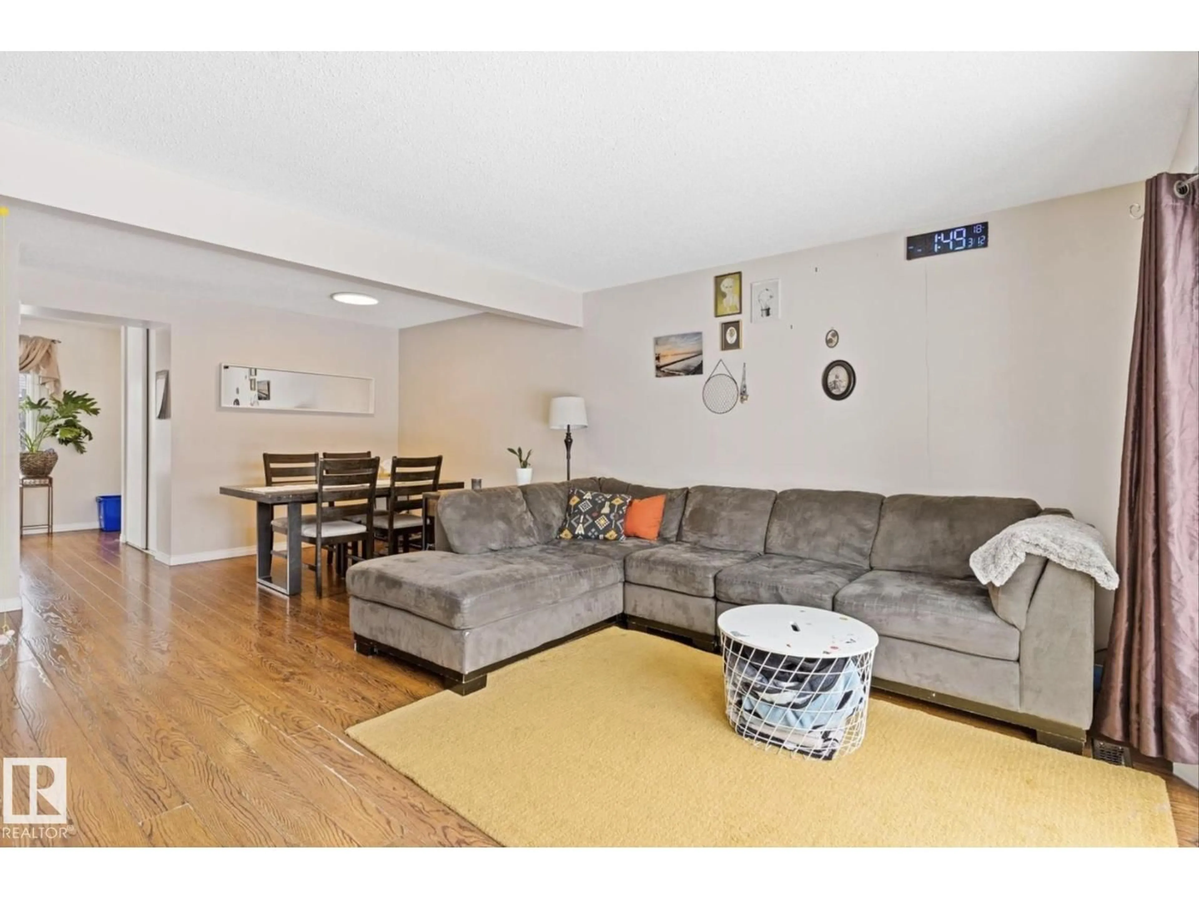 Living room with furniture, unknown for 263 VANTAGE LANE, Sherwood Park Alberta T8A4J3