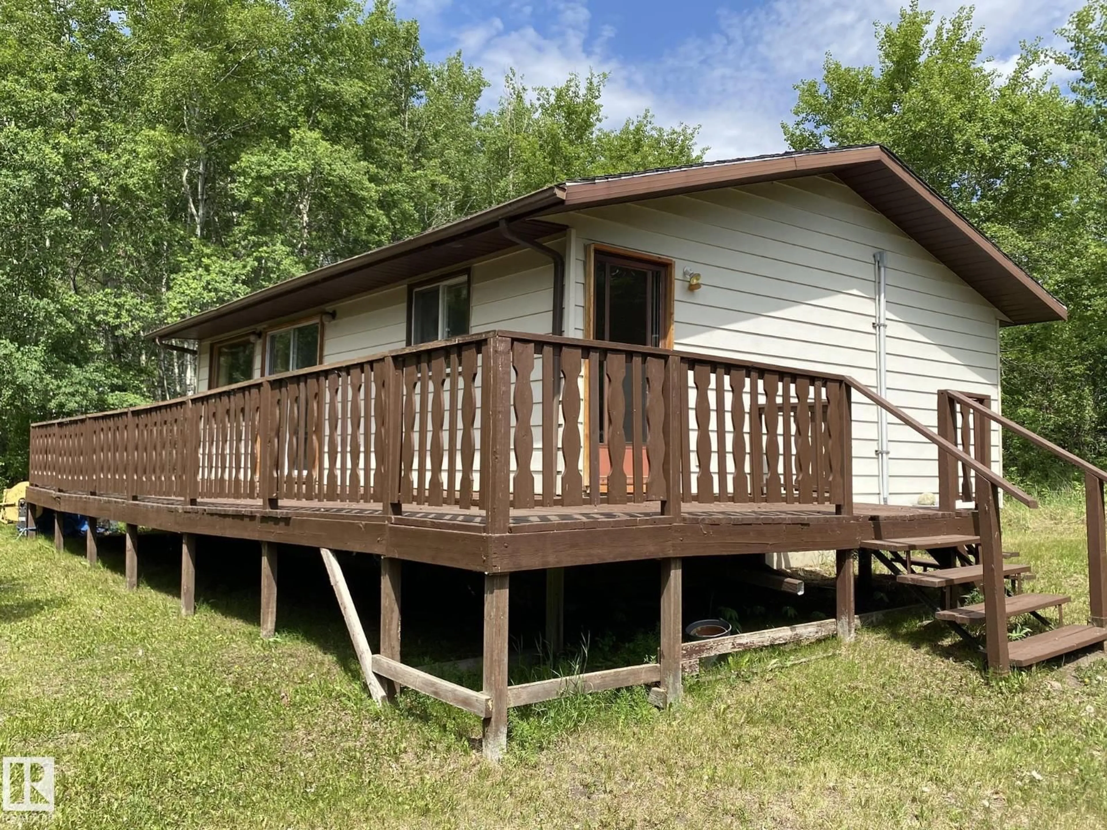 A pic from outside/outdoor area/front of a property/back of a property/a pic from drone, unknown for 19042 VICTORIA TR, Rural Smoky Lake County Alberta T0A3C0