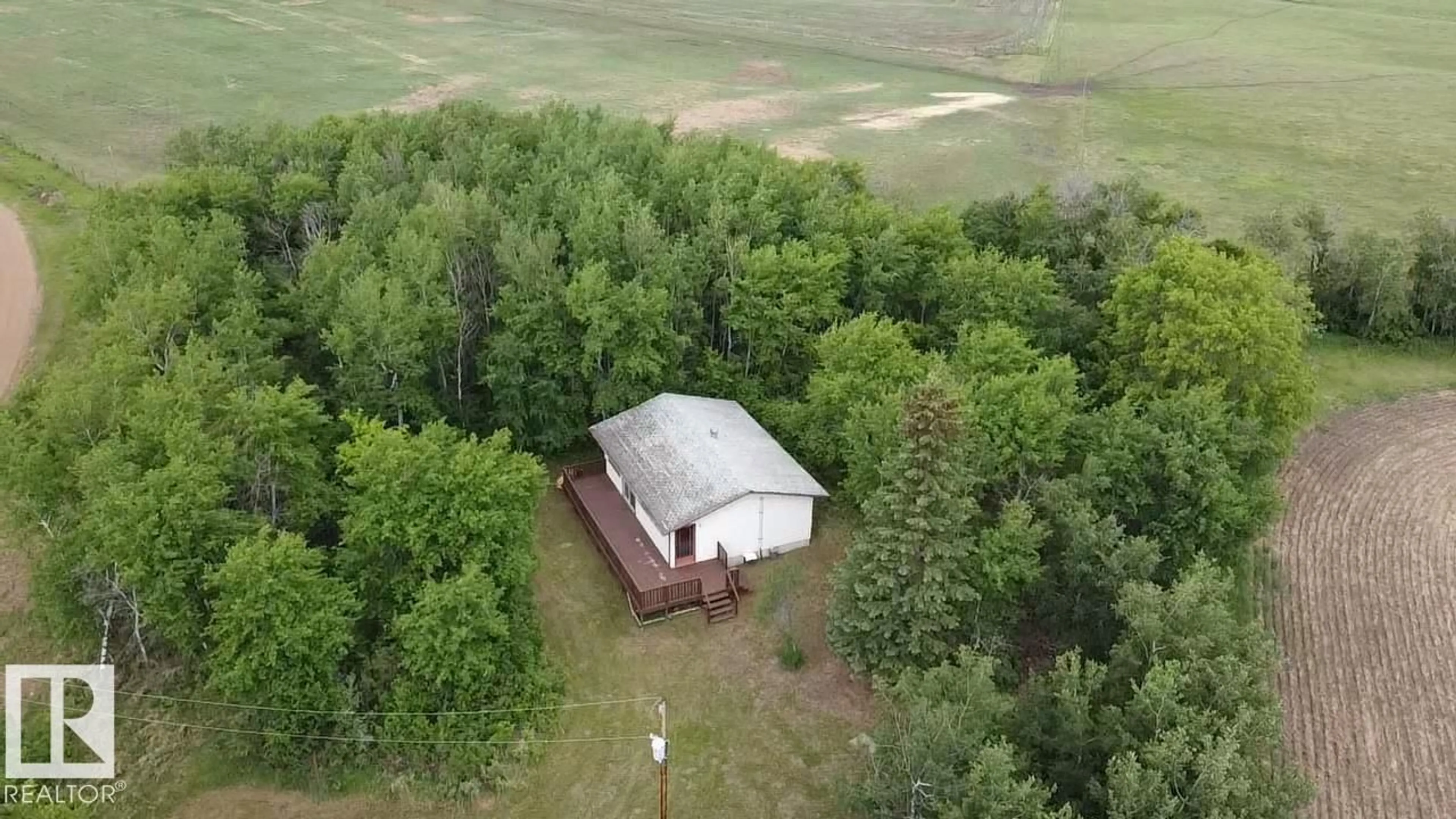 A pic from outside/outdoor area/front of a property/back of a property/a pic from drone, unknown for 19042 VICTORIA TR, Rural Smoky Lake County Alberta T0A3C0