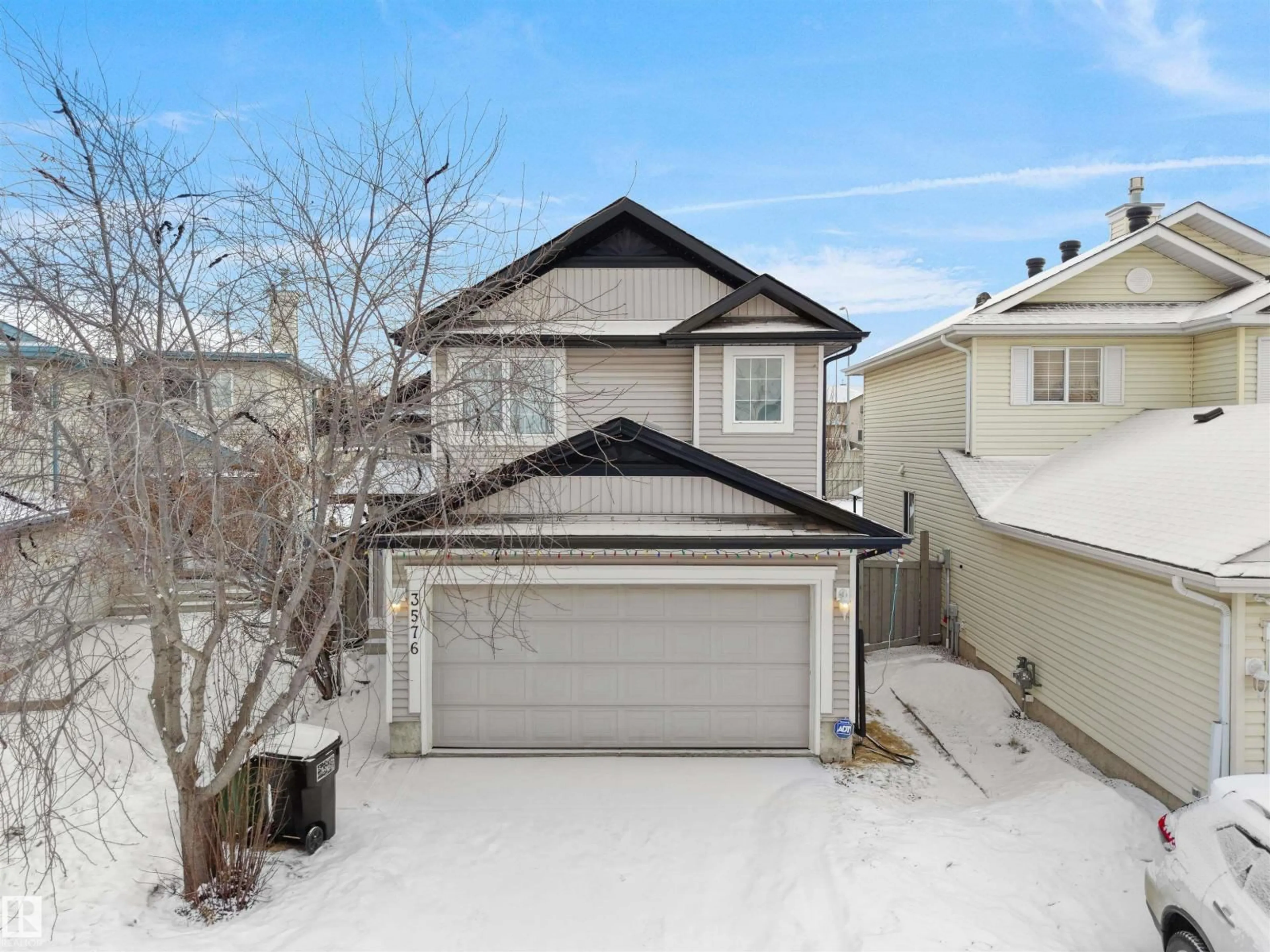 A pic from outside/outdoor area/front of a property/back of a property/a pic from drone, street for 3576 MCLEAN CR, Edmonton Alberta T6W1M4