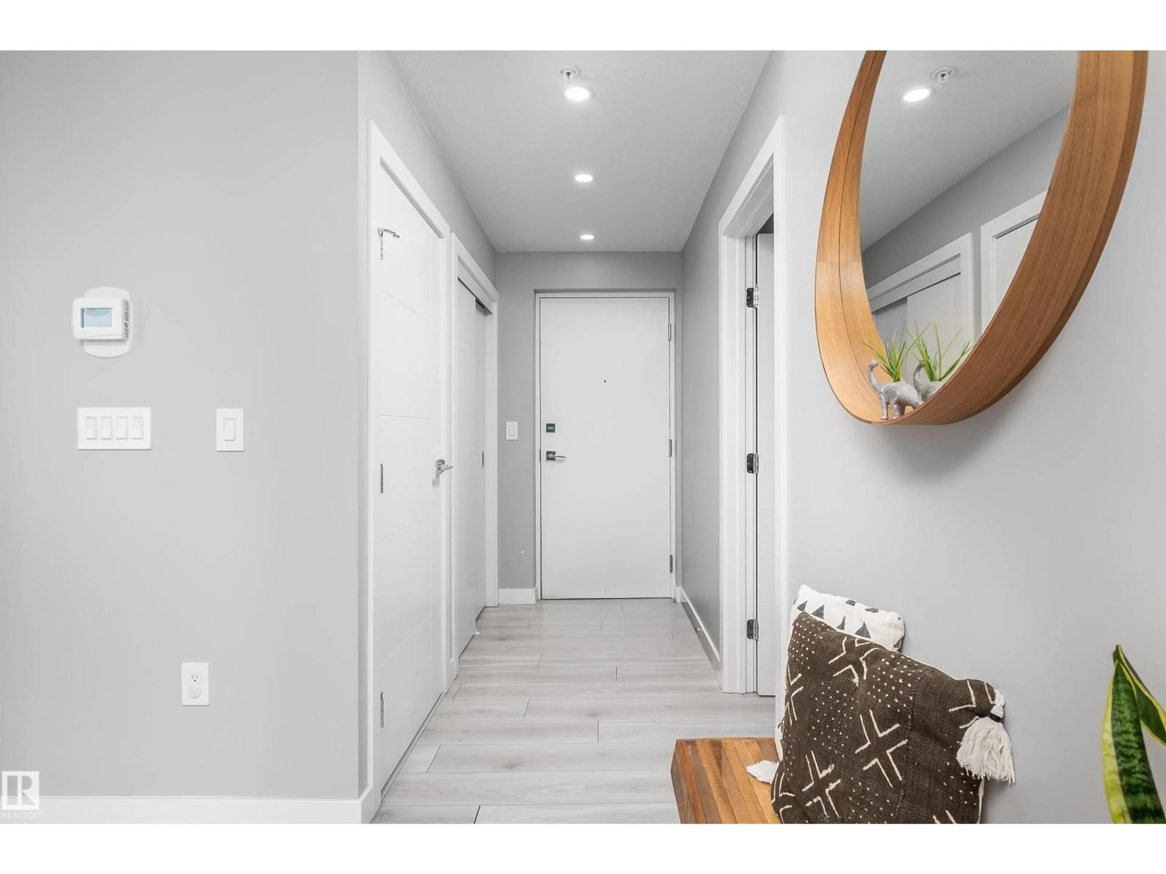 Indoor entryway for 10180 - 1700 103 ST NW, Edmonton Alberta T5J0L1