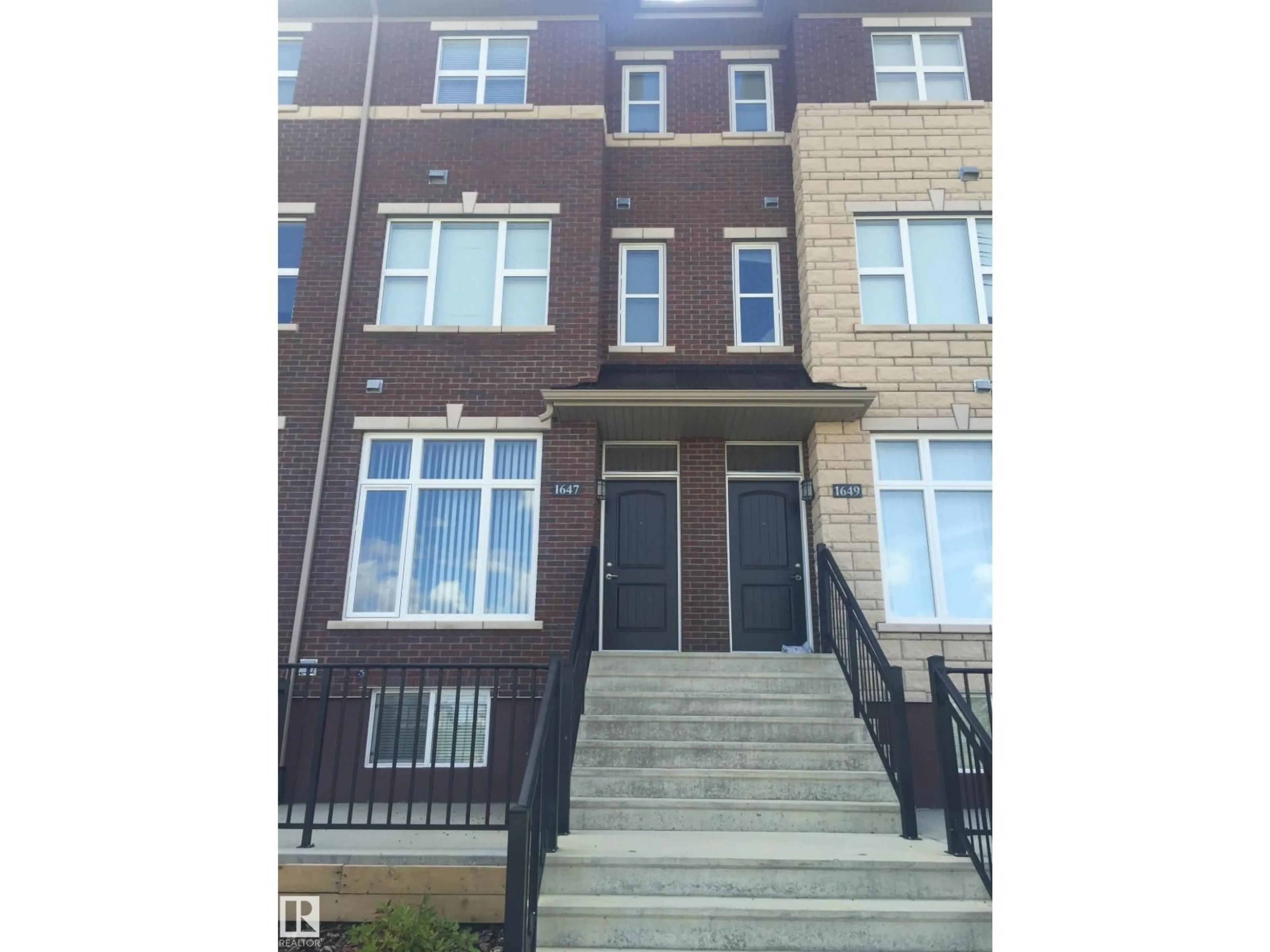 Stairs for 1649 CUNNINGHAM WY, Edmonton Alberta T6W0V8