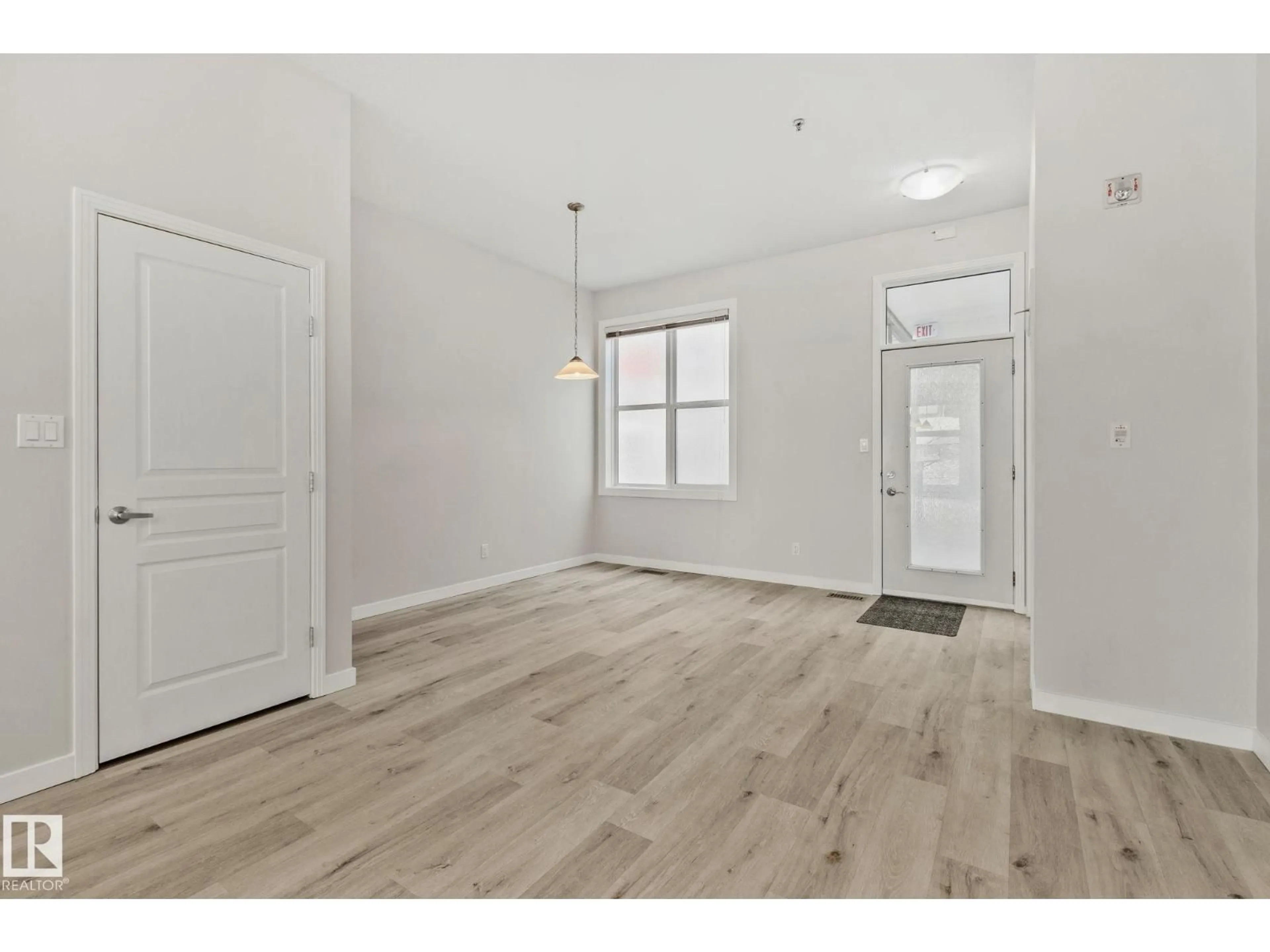 Unknown for NW - 423 10147 112 ST, Edmonton Alberta T5K1M1