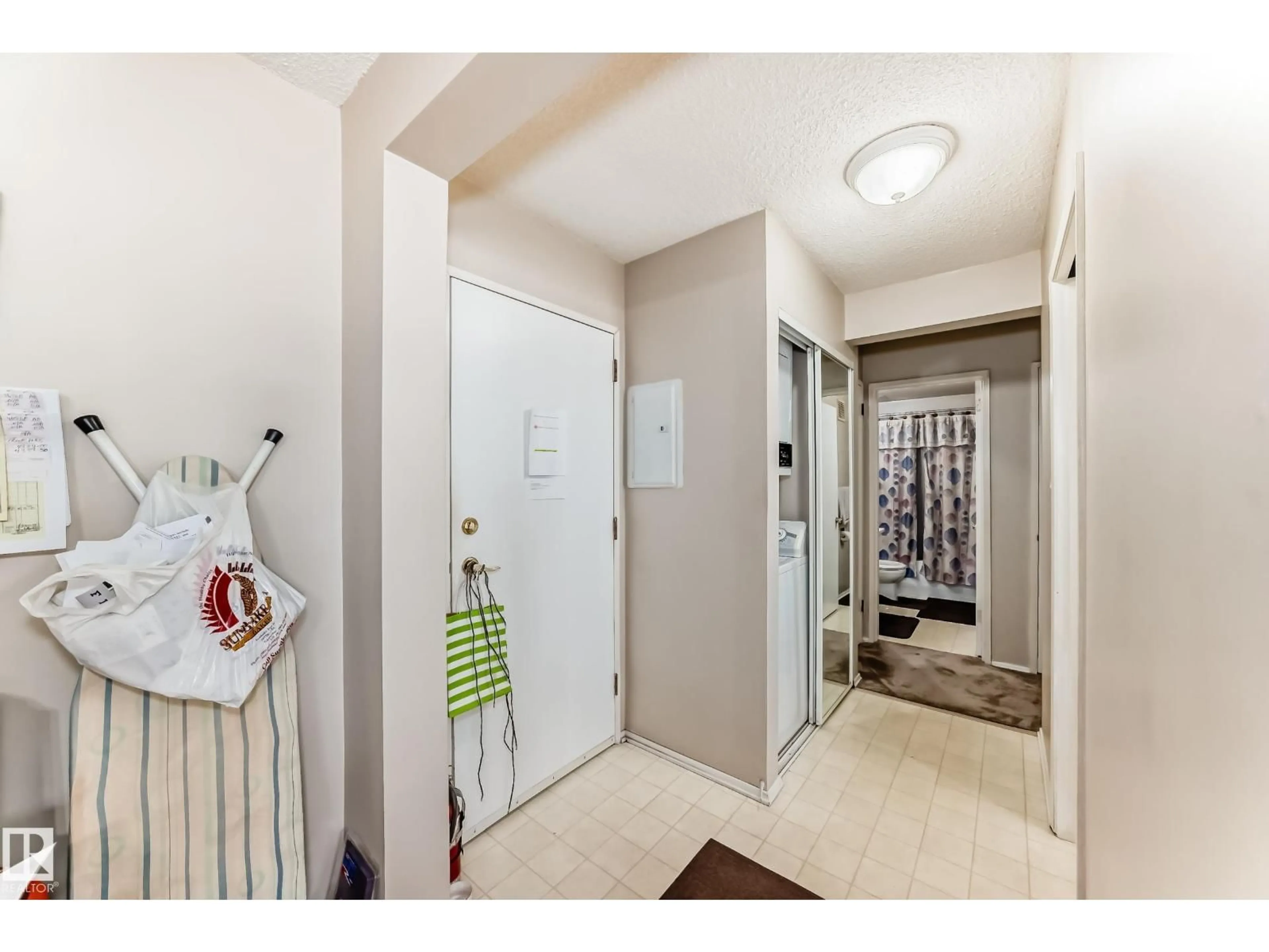 Indoor entryway for 104 - 11455 41 AV, Edmonton Alberta T6J0T9