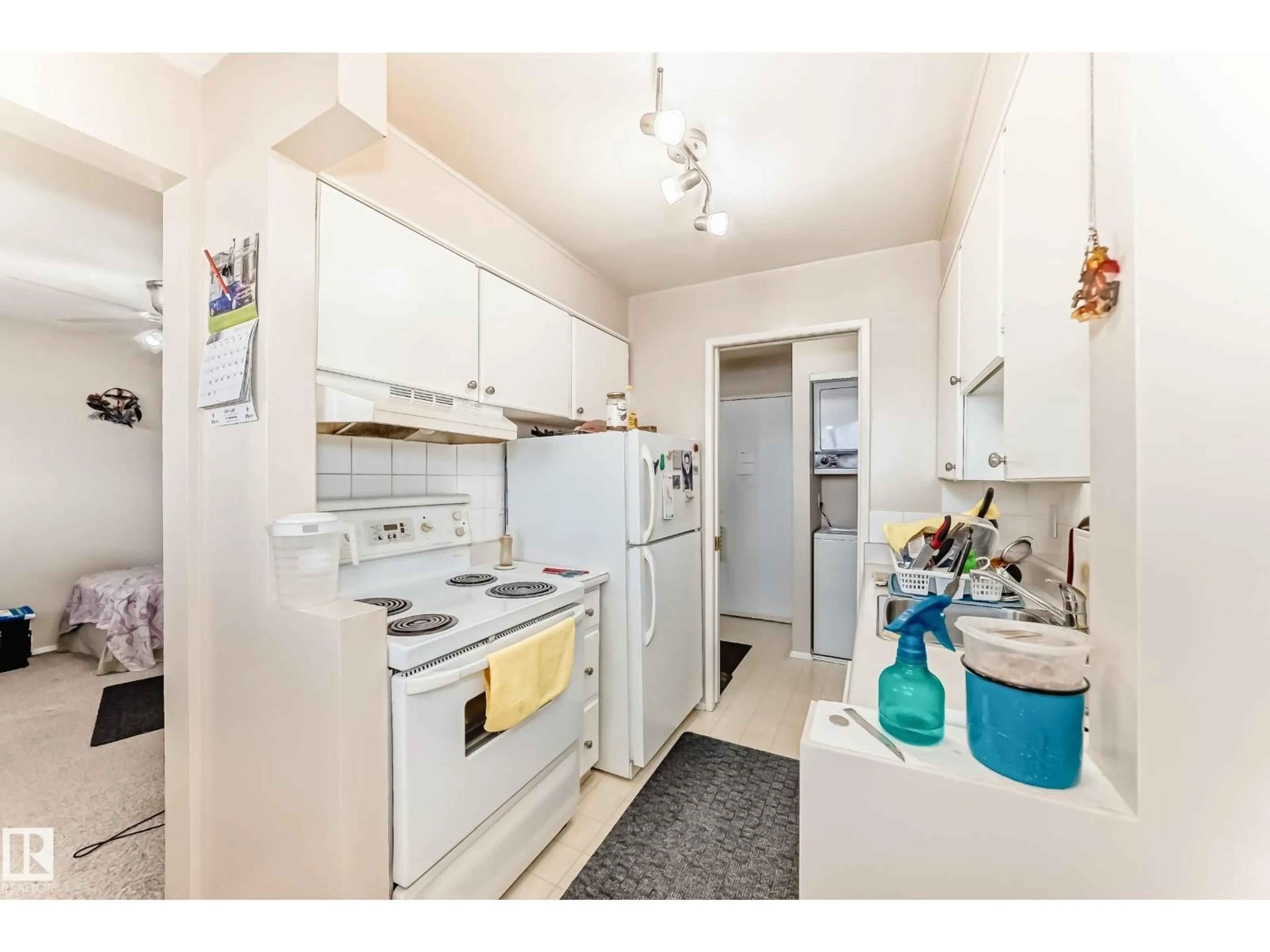 Standard kitchen, unknown for 104 - 11455 41 AV, Edmonton Alberta T6J0T9
