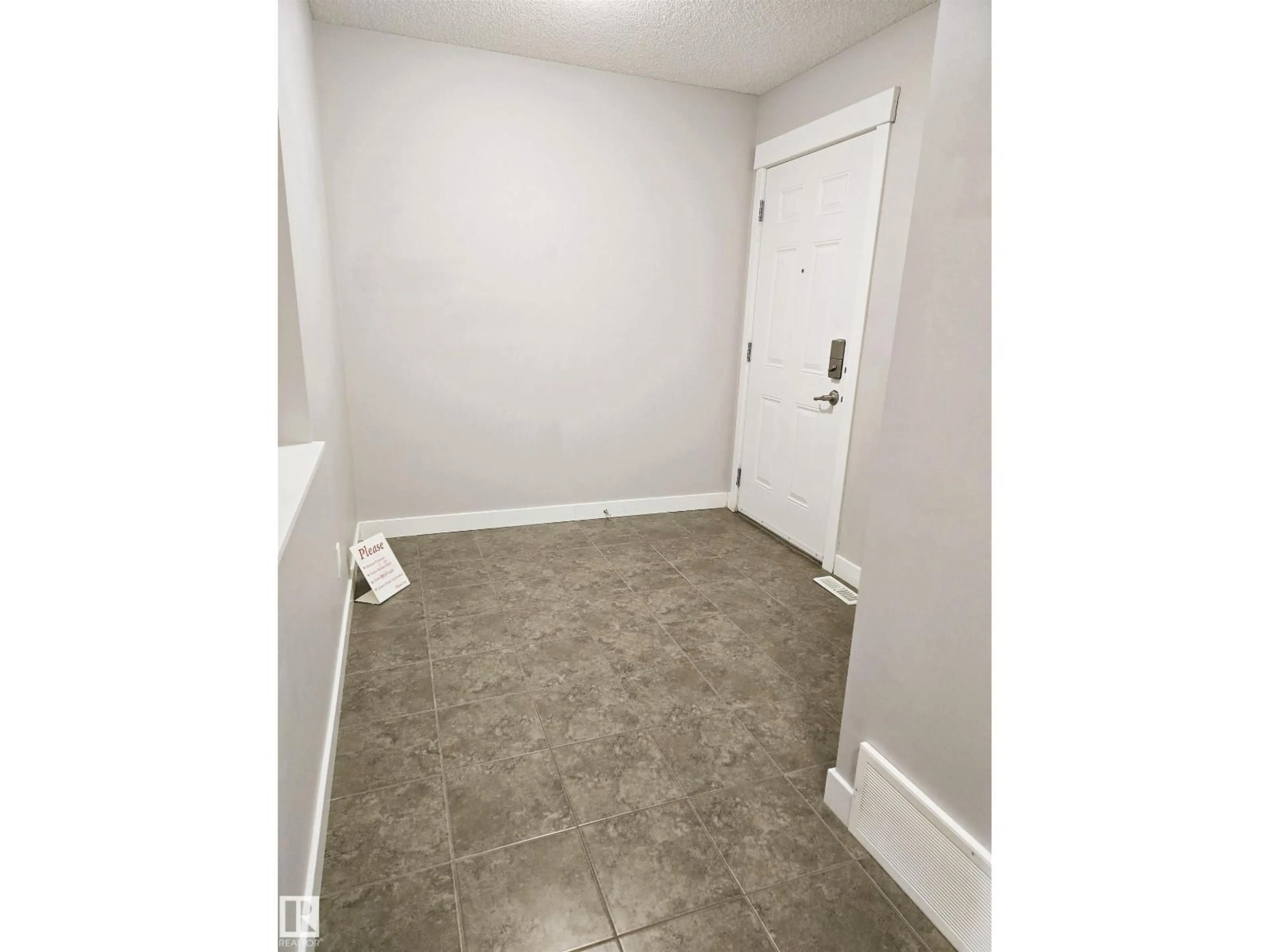 Indoor entryway for 475 REED CR, Leduc Alberta T9E0R5