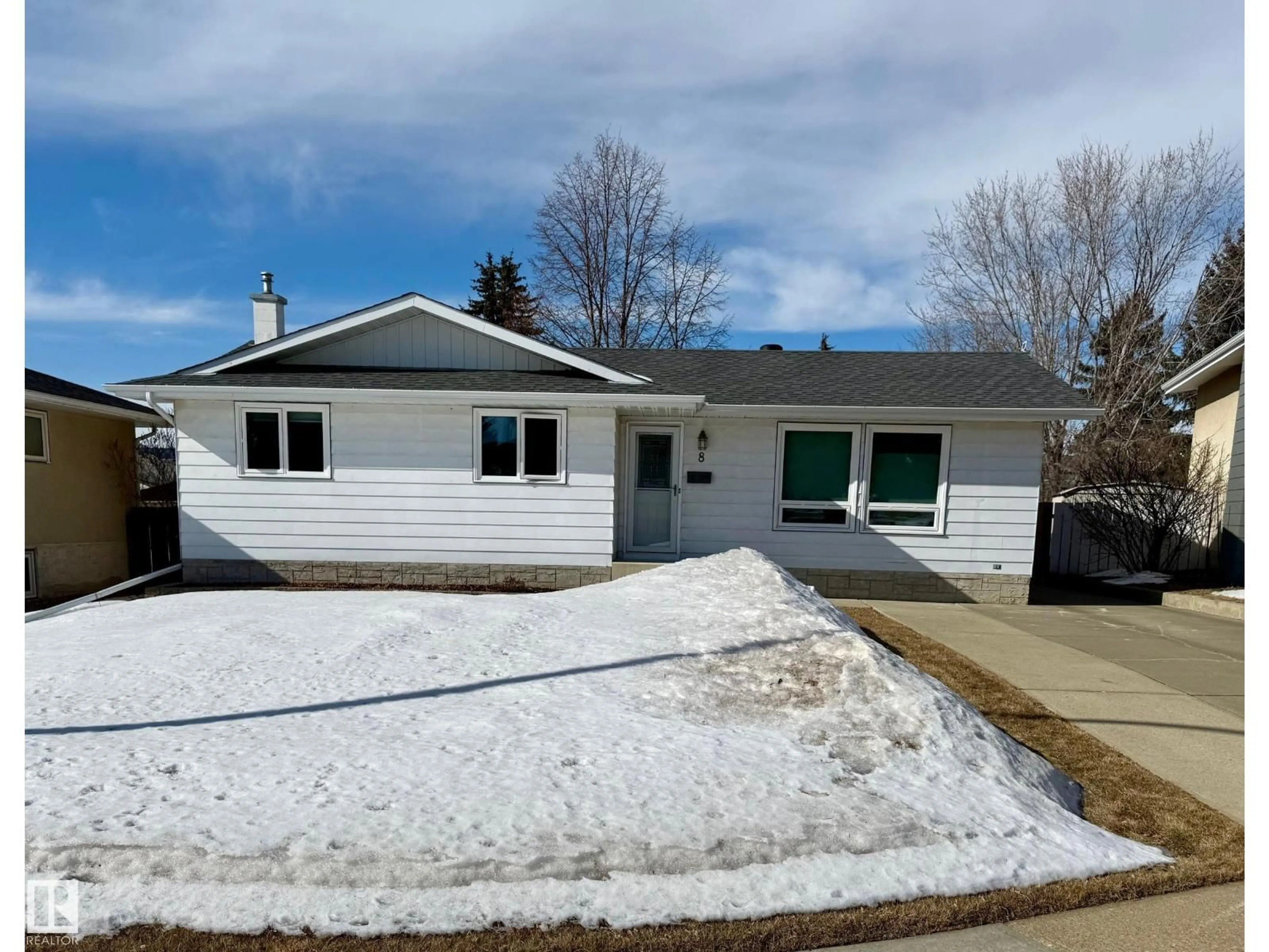 A pic from outside/outdoor area/front of a property/back of a property/a pic from drone, street for 8 GUILFORD ST, Sherwood Park Alberta T8A3H2