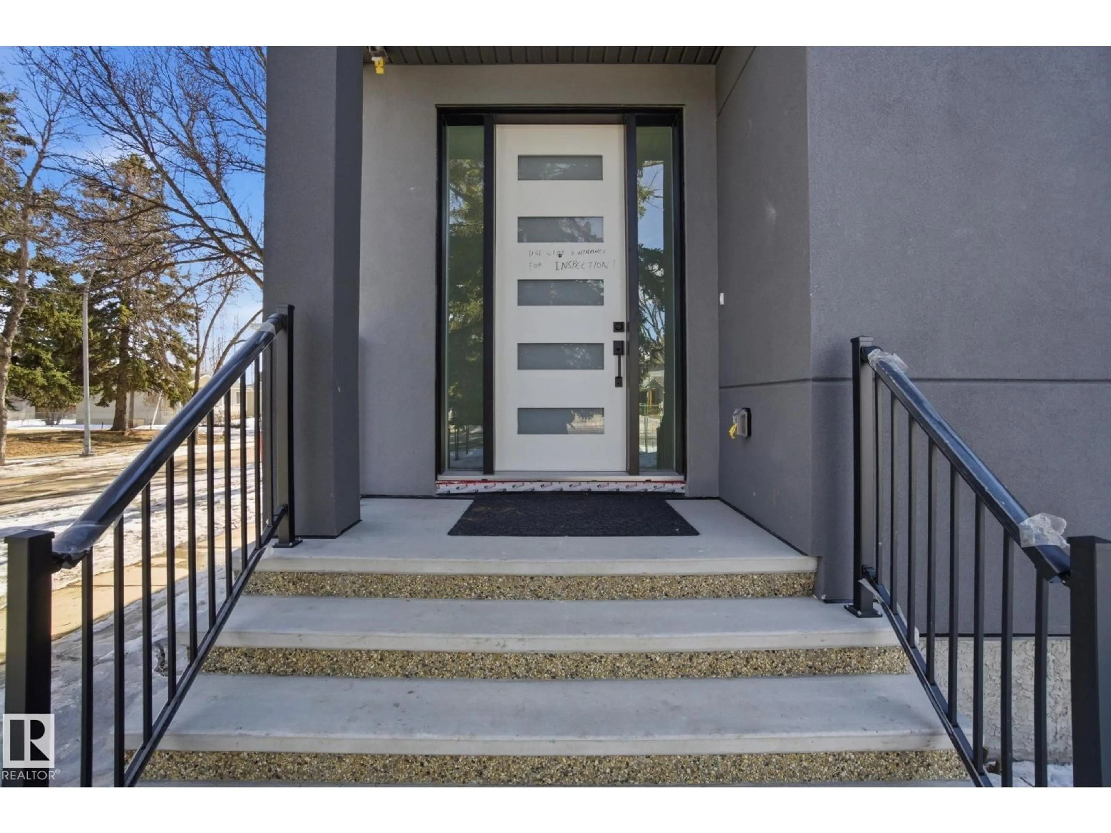 Indoor entryway for 7603 92 AV, Edmonton Alberta T6C1R3