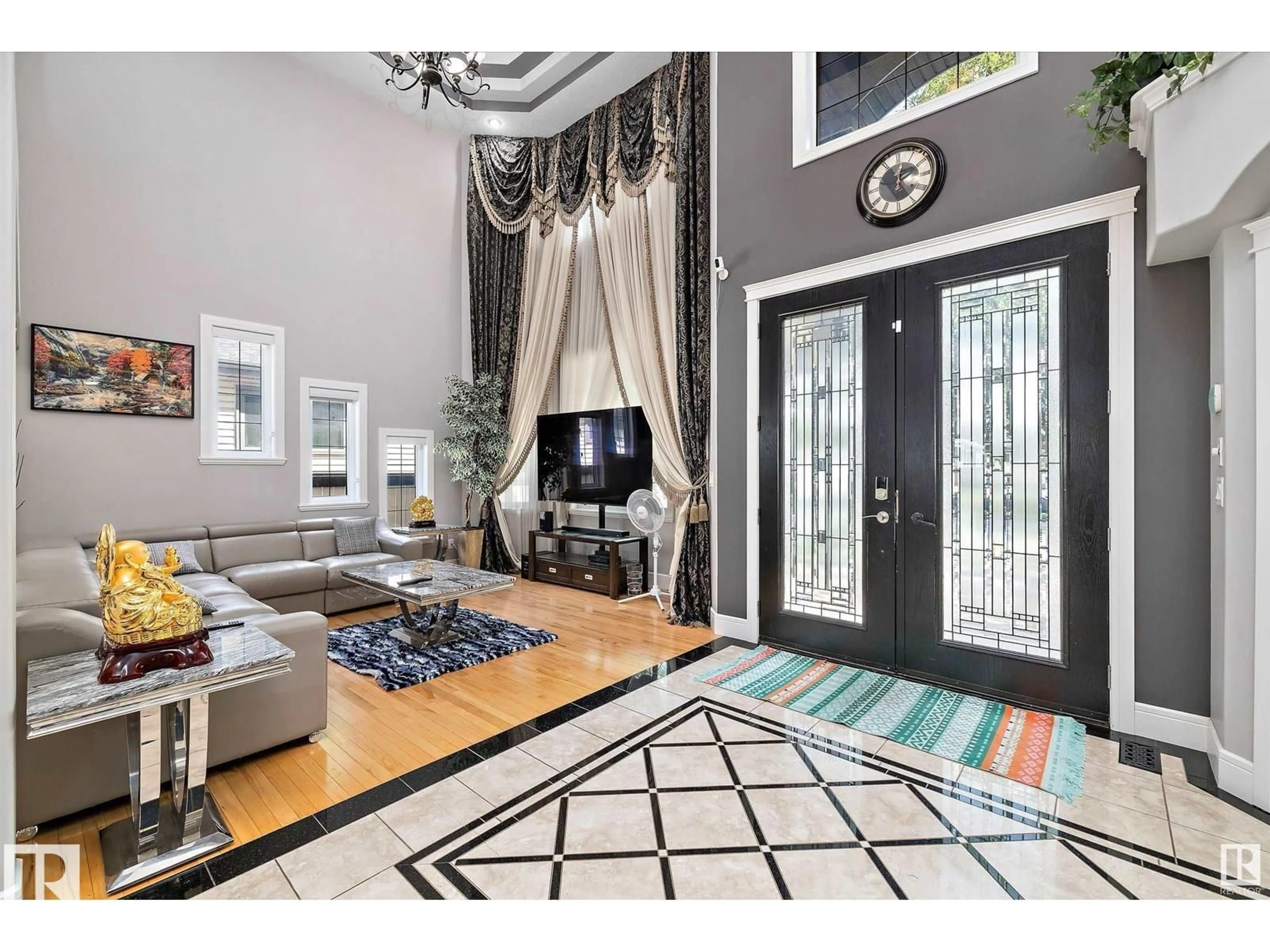 Indoor entryway for 9544 154 ST NW, Edmonton Alberta T5P2E9