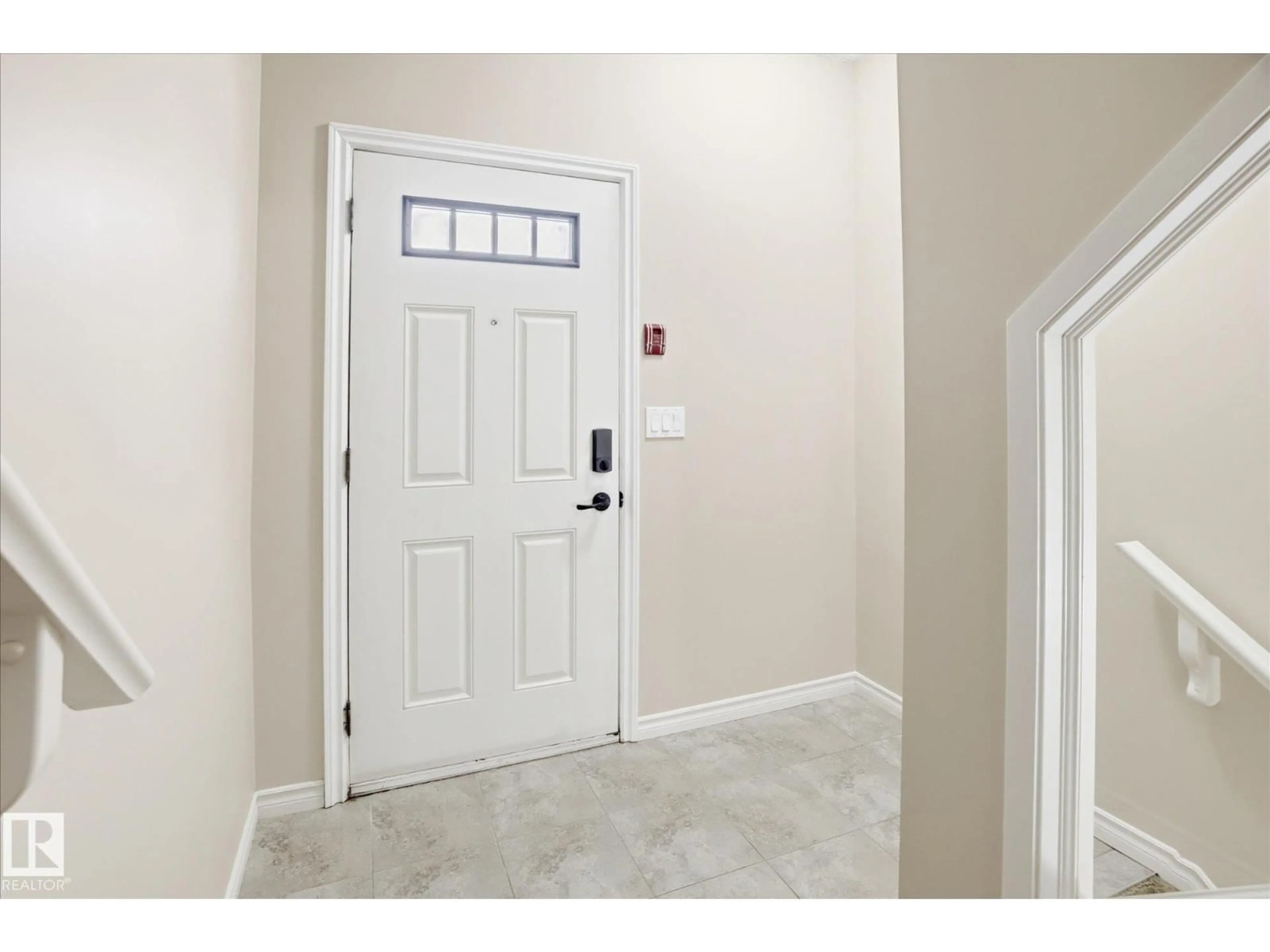 Indoor entryway for #55 - 13825 155 AV, Edmonton Alberta T6V0B8