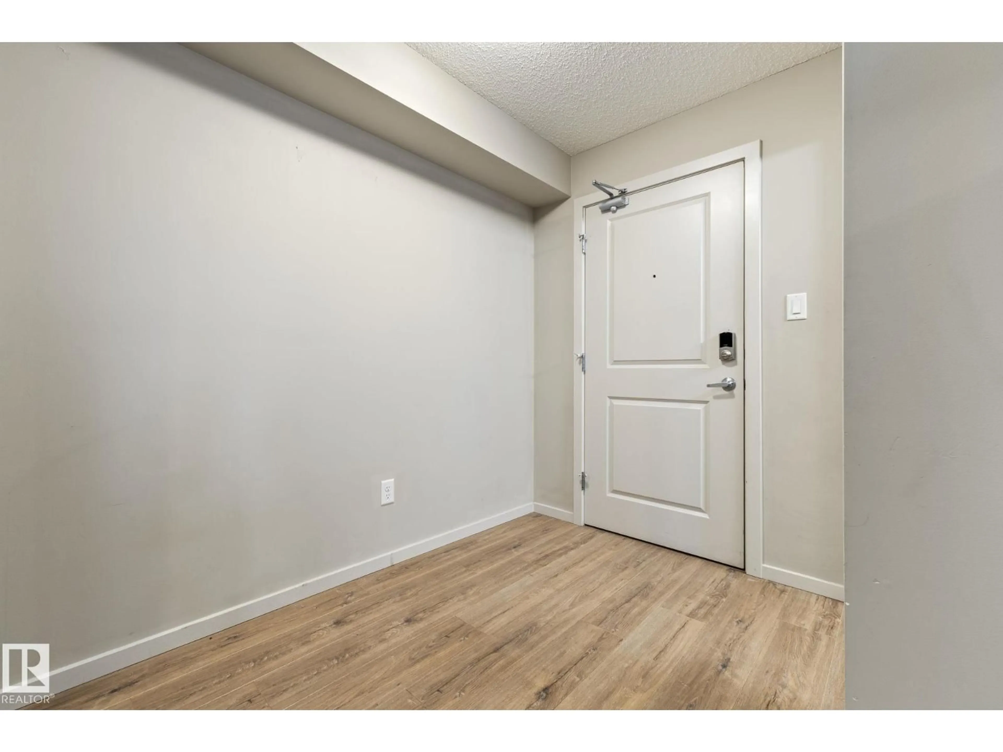 Indoor entryway for 420 - 5404 7 AV SW, Edmonton Alberta T6X2K4