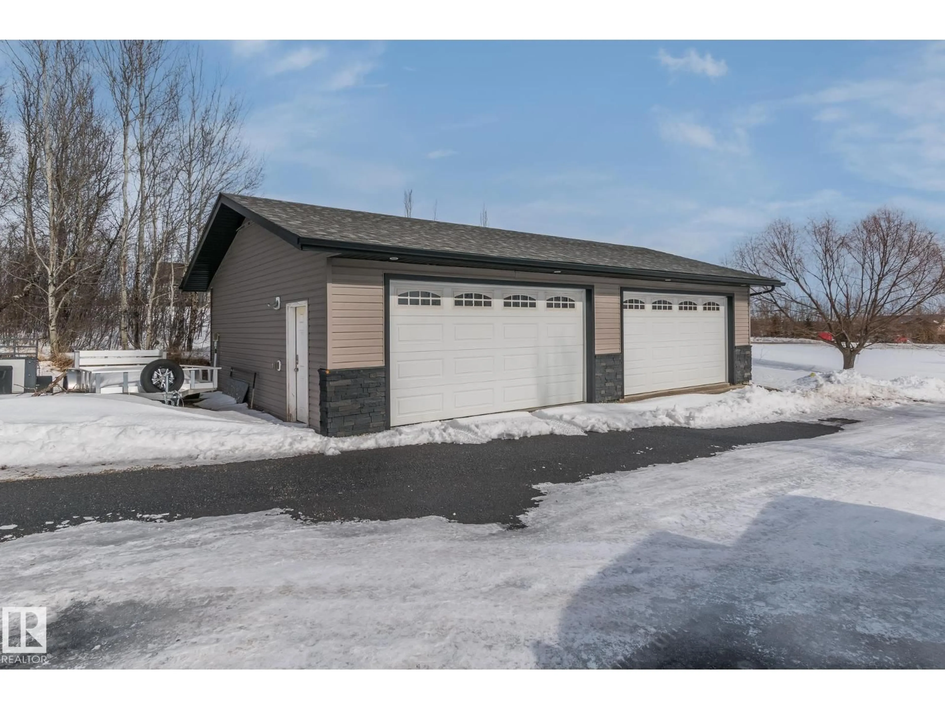 Indoor garage for 46324 - 40 TWP RD 611, Rural Bonnyville M.D. Alberta T9N2G6