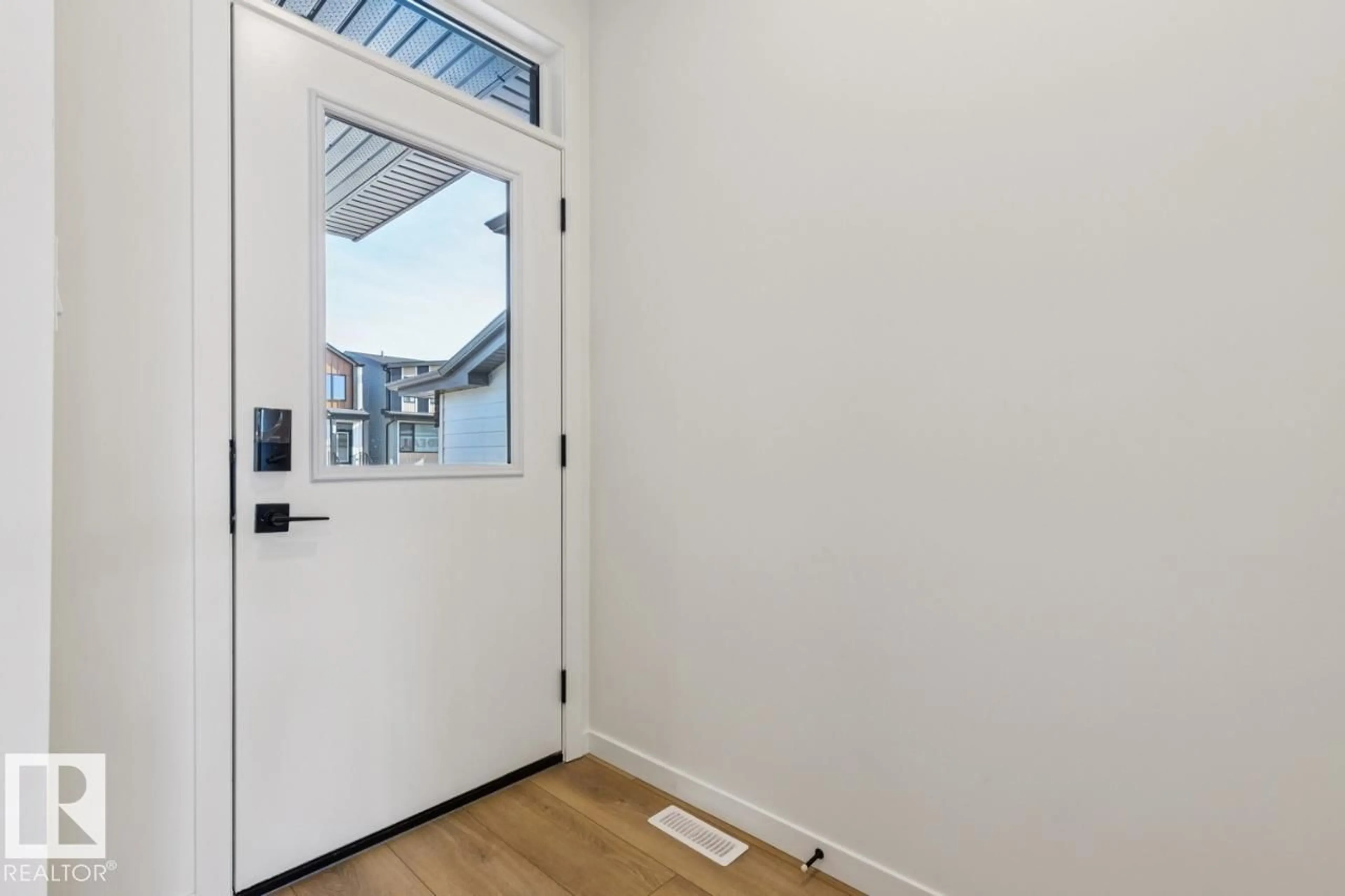 Indoor entryway for SW - 340 30 ST, Edmonton Alberta T6X3L6