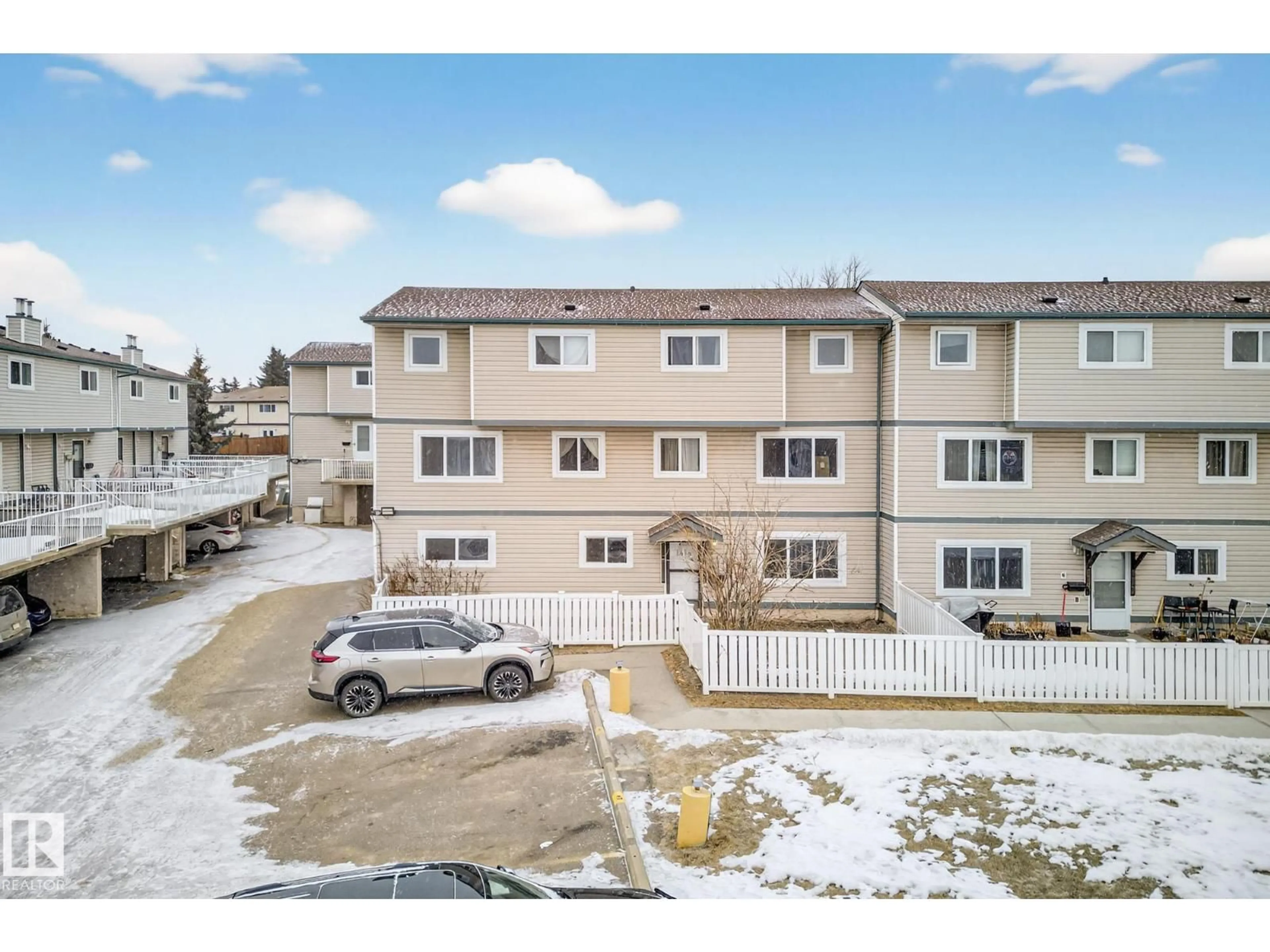A pic from outside/outdoor area/front of a property/back of a property/a pic from drone, unknown for 1414 LAKEWOOD RD, Edmonton Alberta T6K3M2