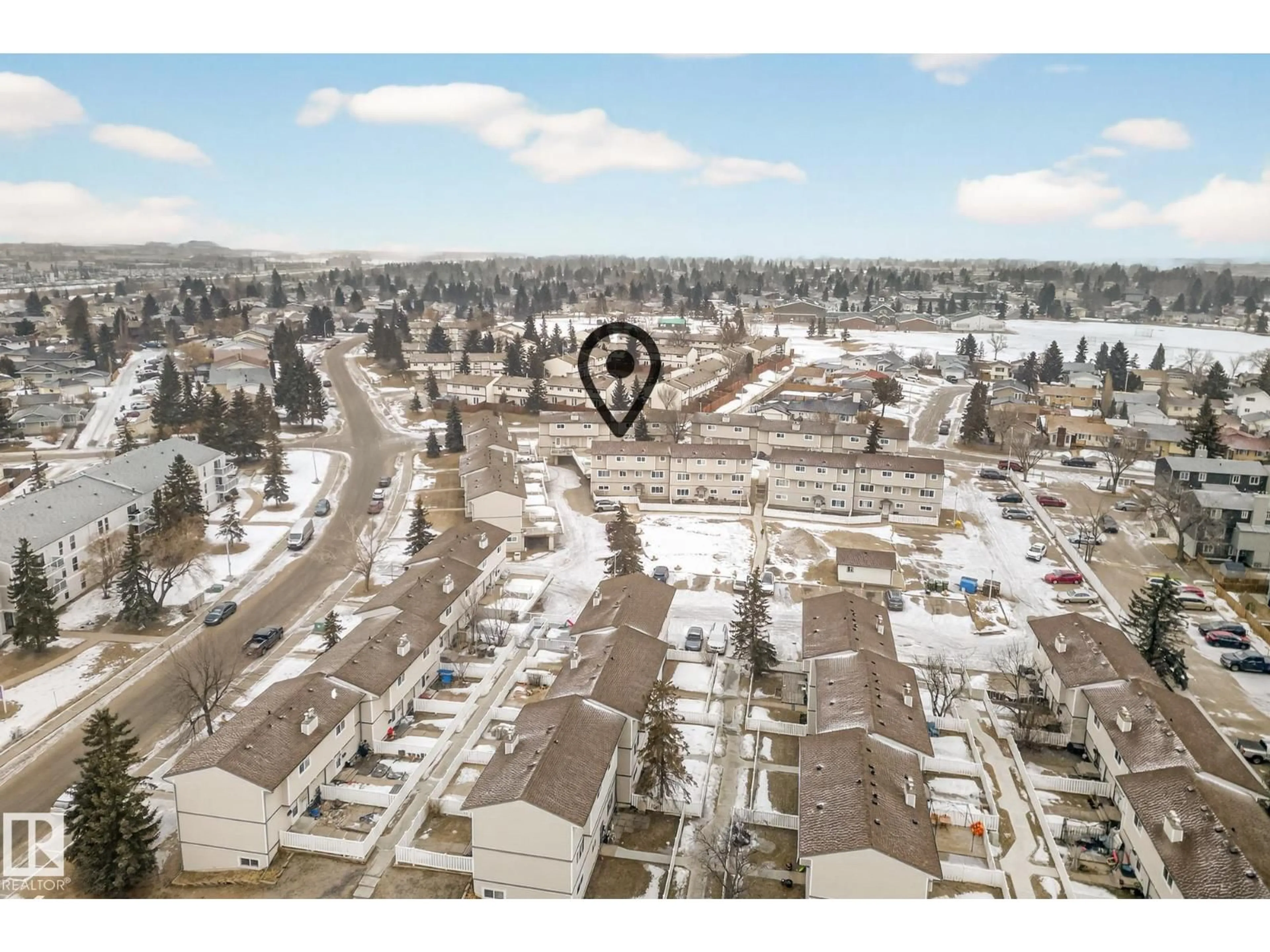 A pic from outside/outdoor area/front of a property/back of a property/a pic from drone, street for 1414 LAKEWOOD RD, Edmonton Alberta T6K3M2