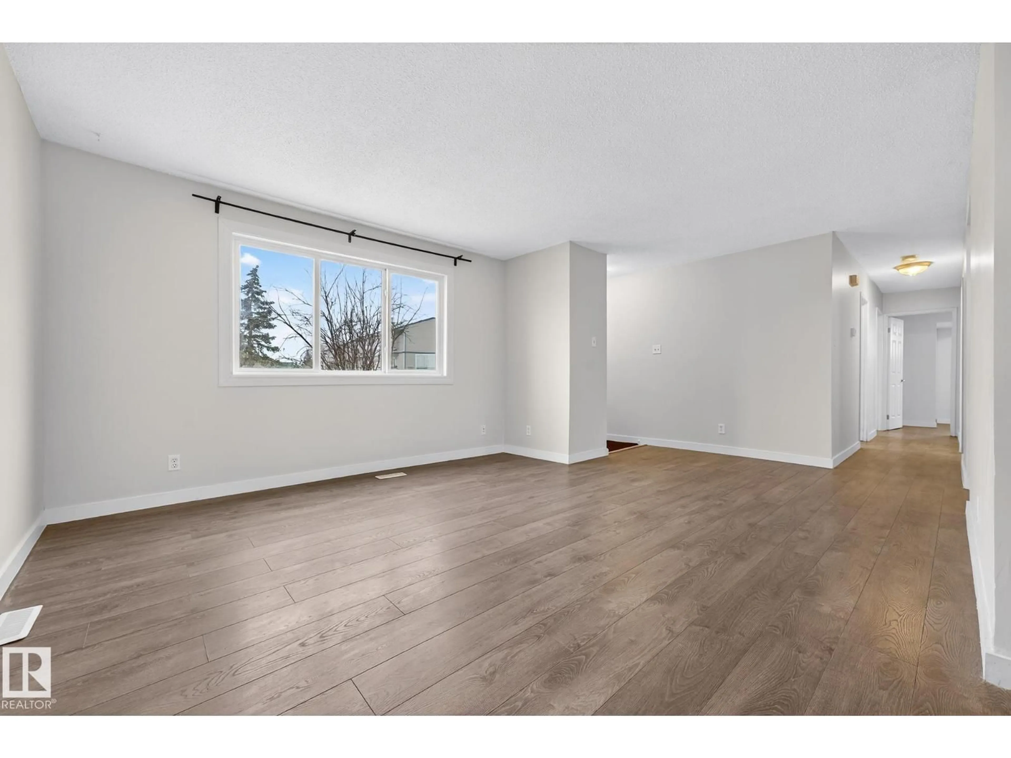 A pic of a room for 1414 LAKEWOOD RD, Edmonton Alberta T6K3M2